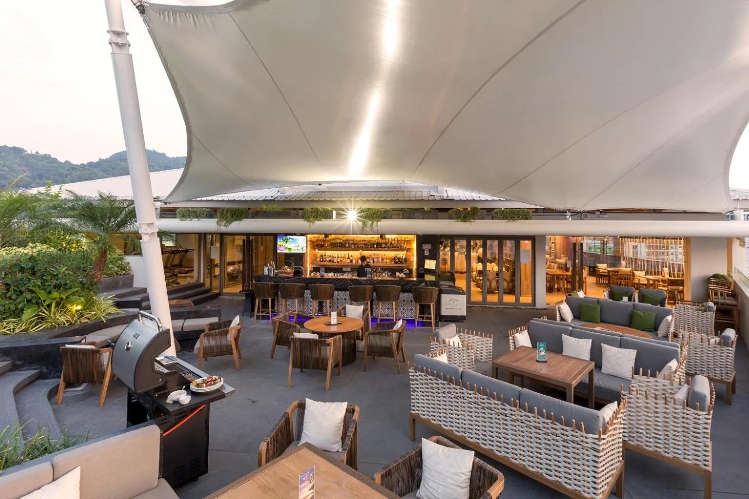 Restaurant/places to eat in Mercure Phuket Patong Journeyhub