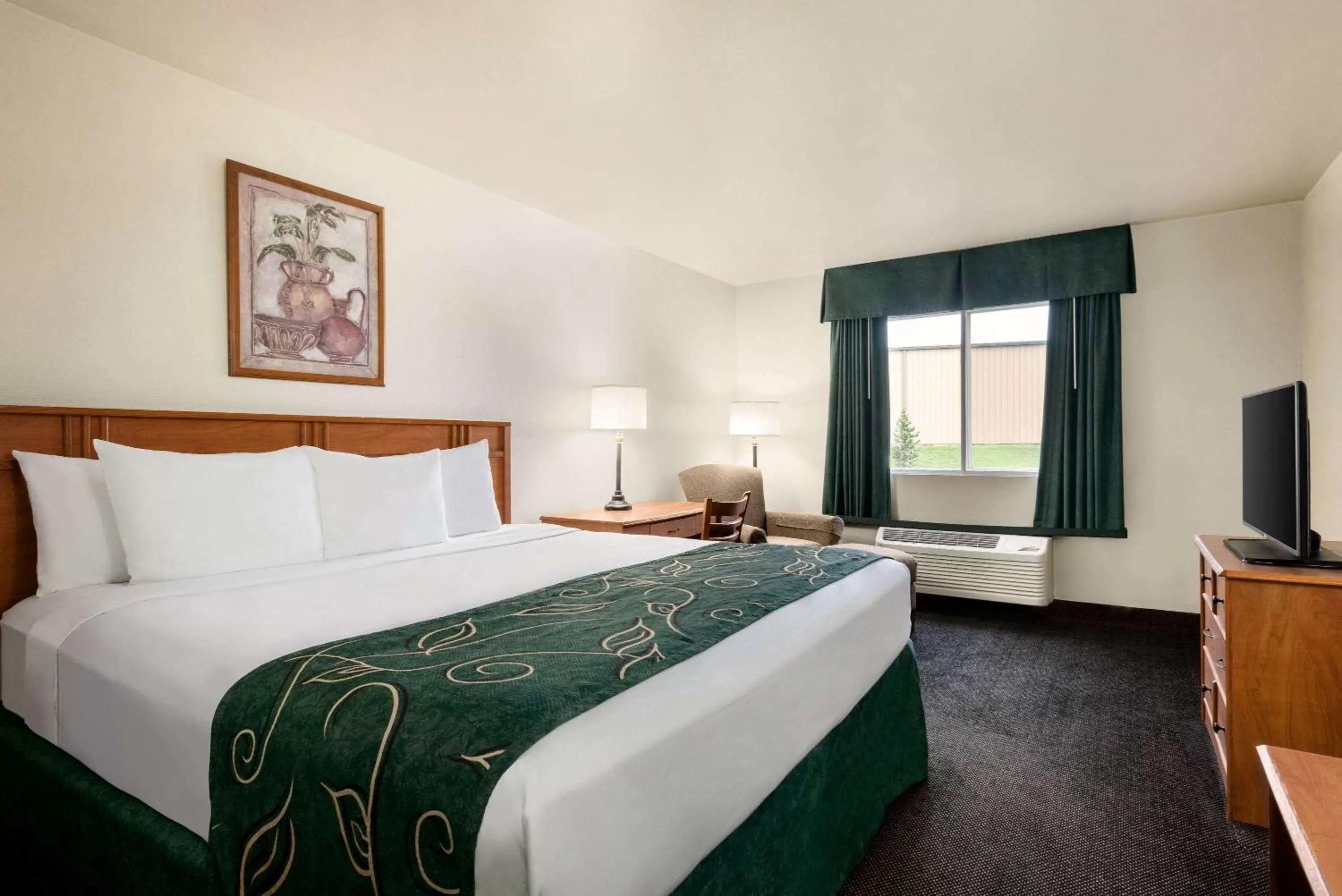 King Room - Mobility Access/Non-Smoking in Travelodge by Wyndham Clinton Valley West Court