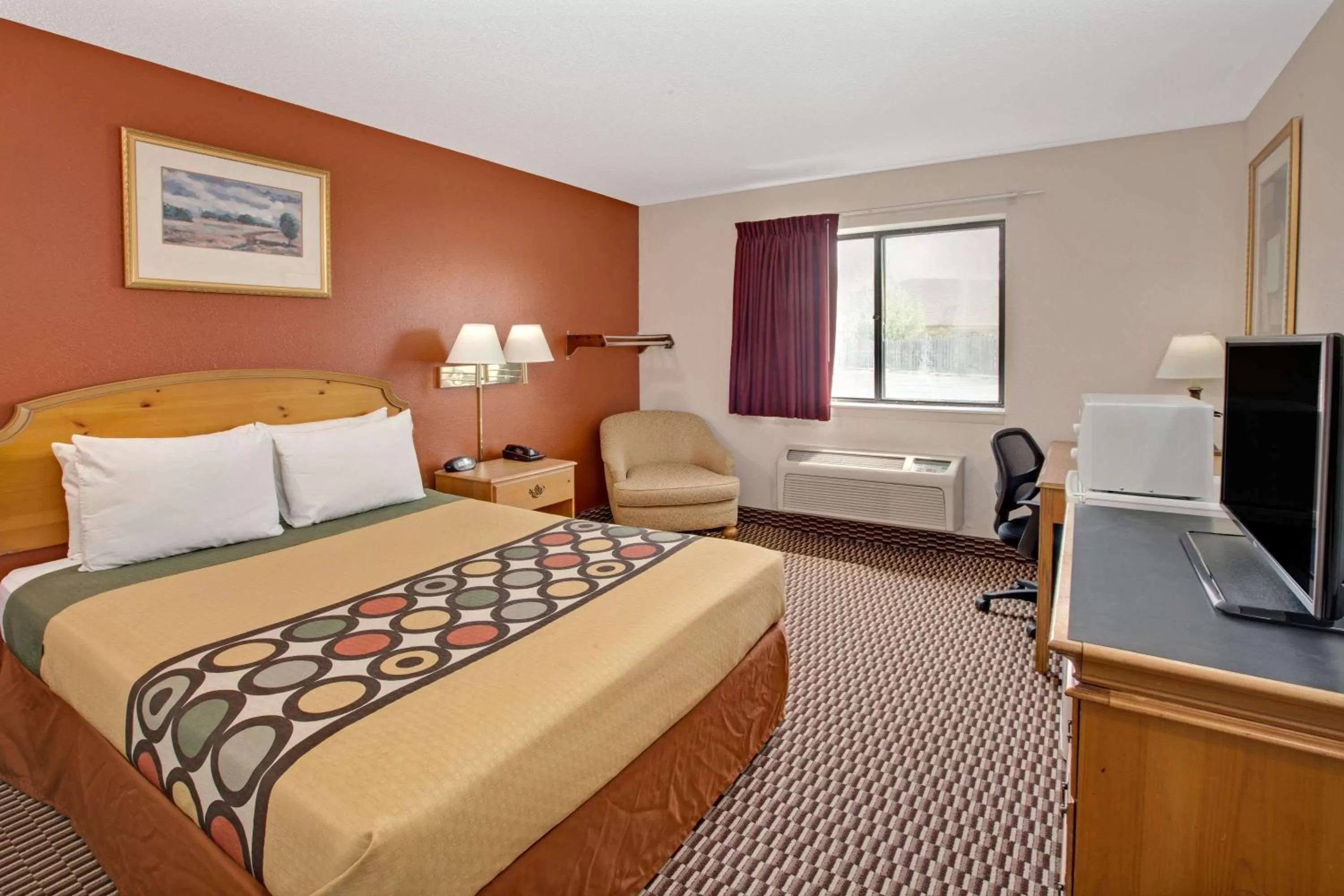 Photo of the whole room, Bed in Super 8 by Wyndham Crystal Lake