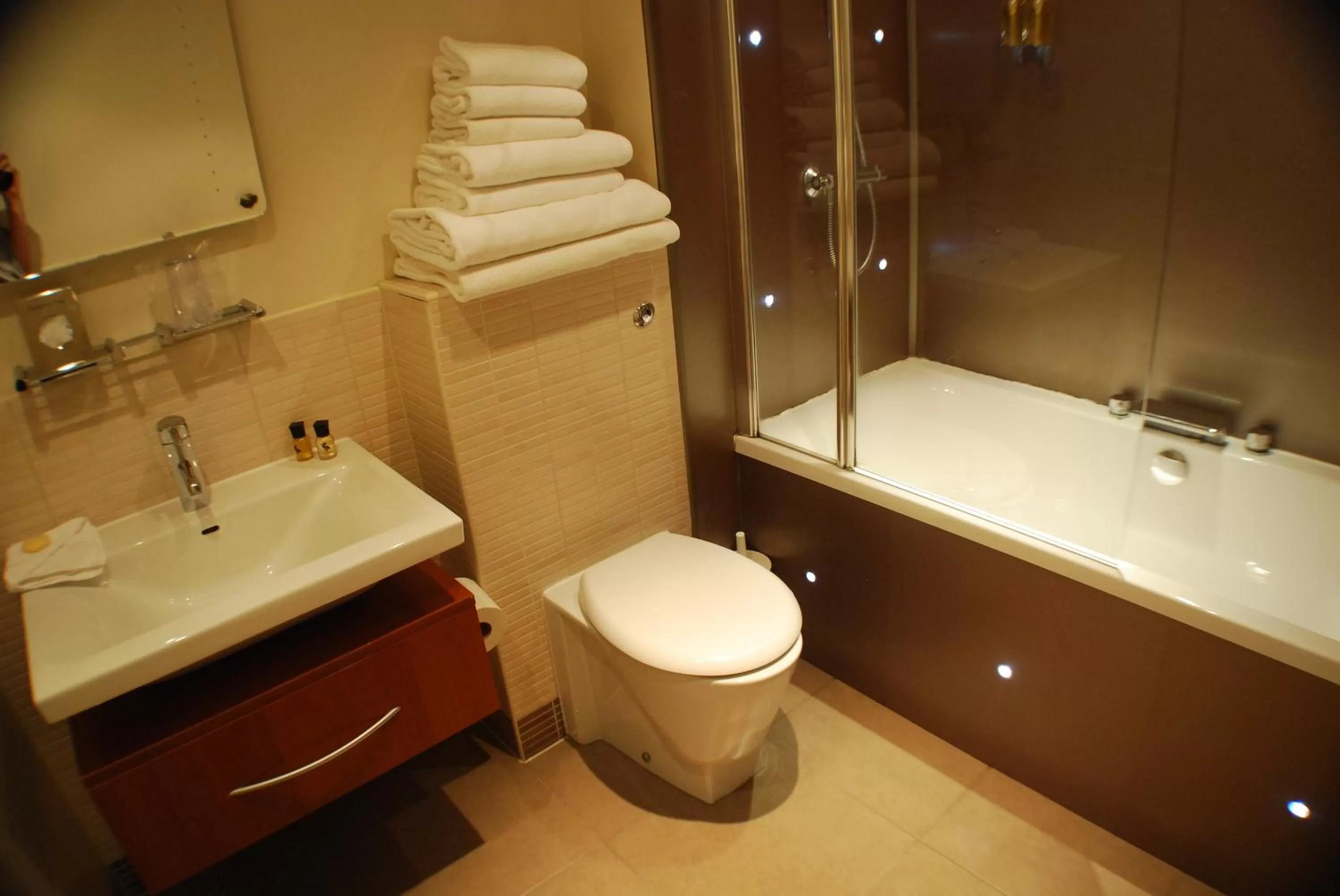 Bathroom in The Salisbury Hotel