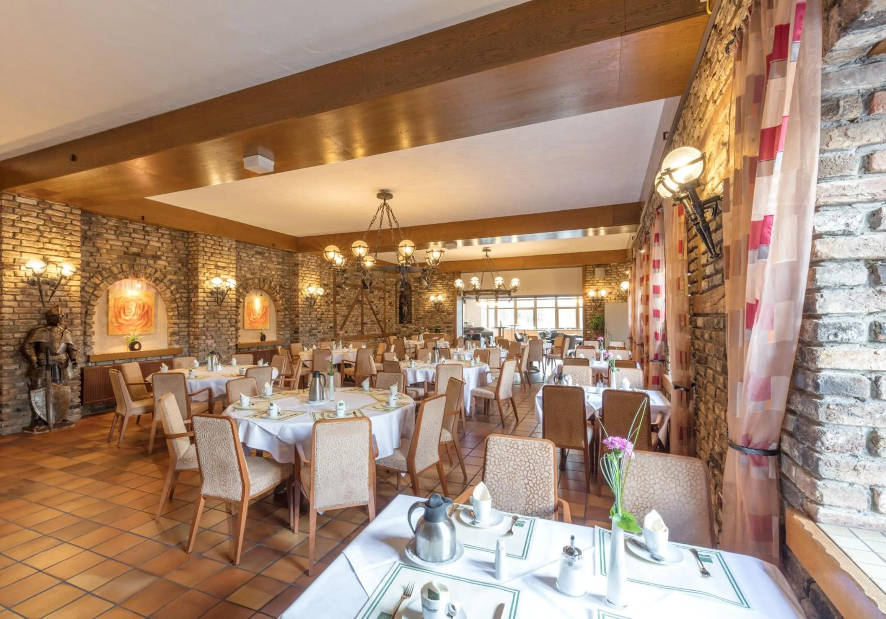 Restaurant/places to eat in Sport- und Tagungshotel De Poort