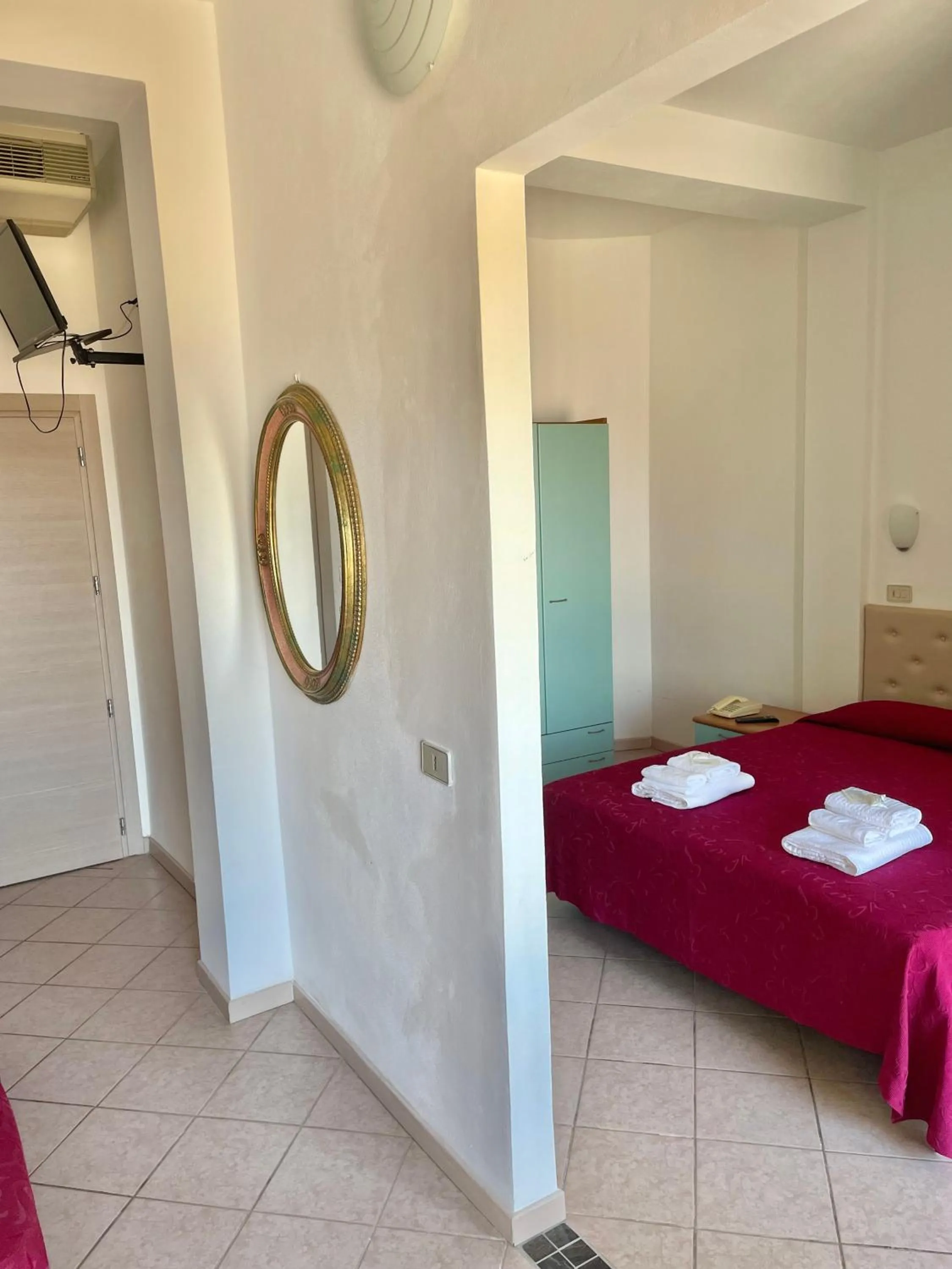 Bedroom, Bed in Hotel Blumen