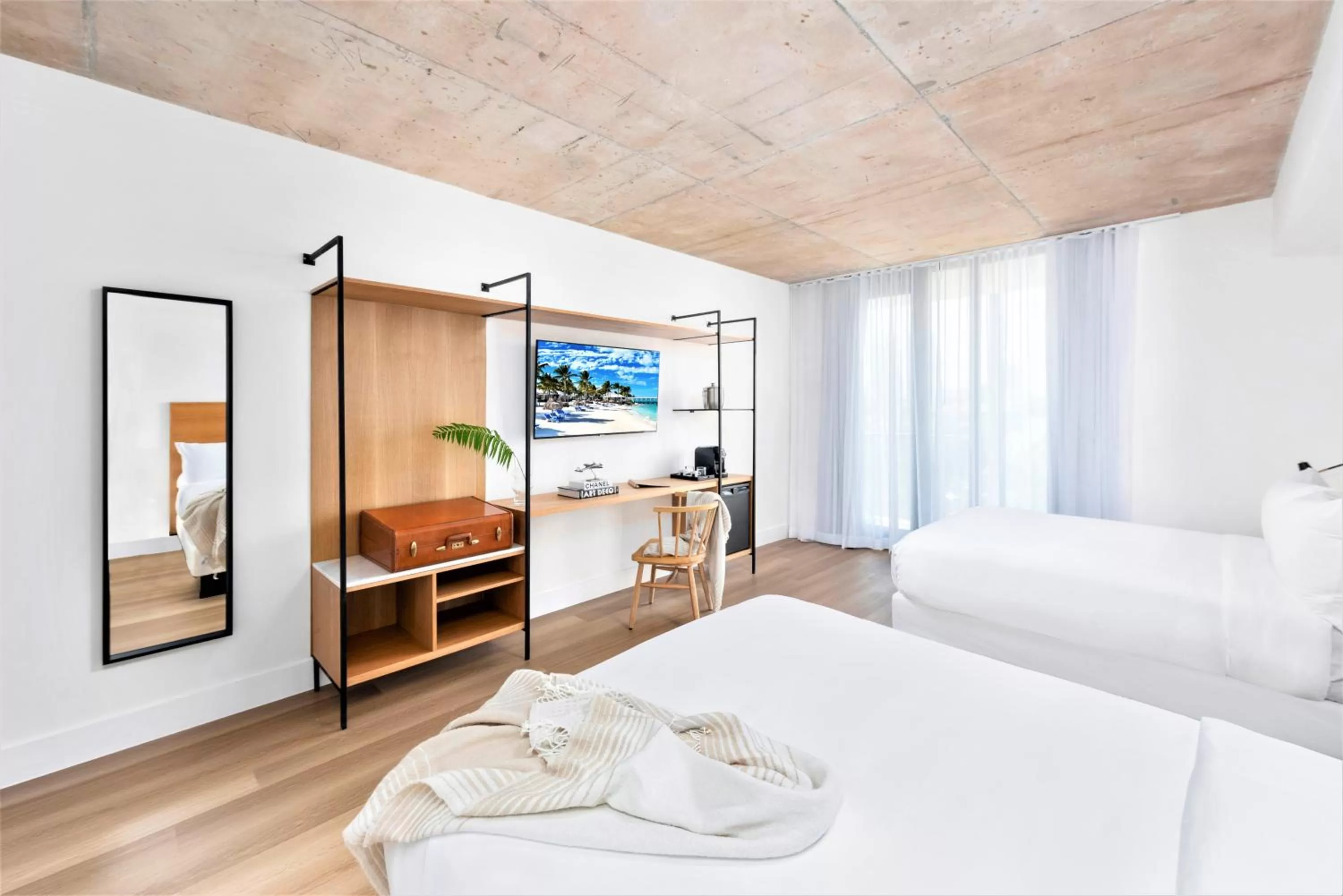 TV and multimedia, TV/Entertainment Center in Urbanica Fifth