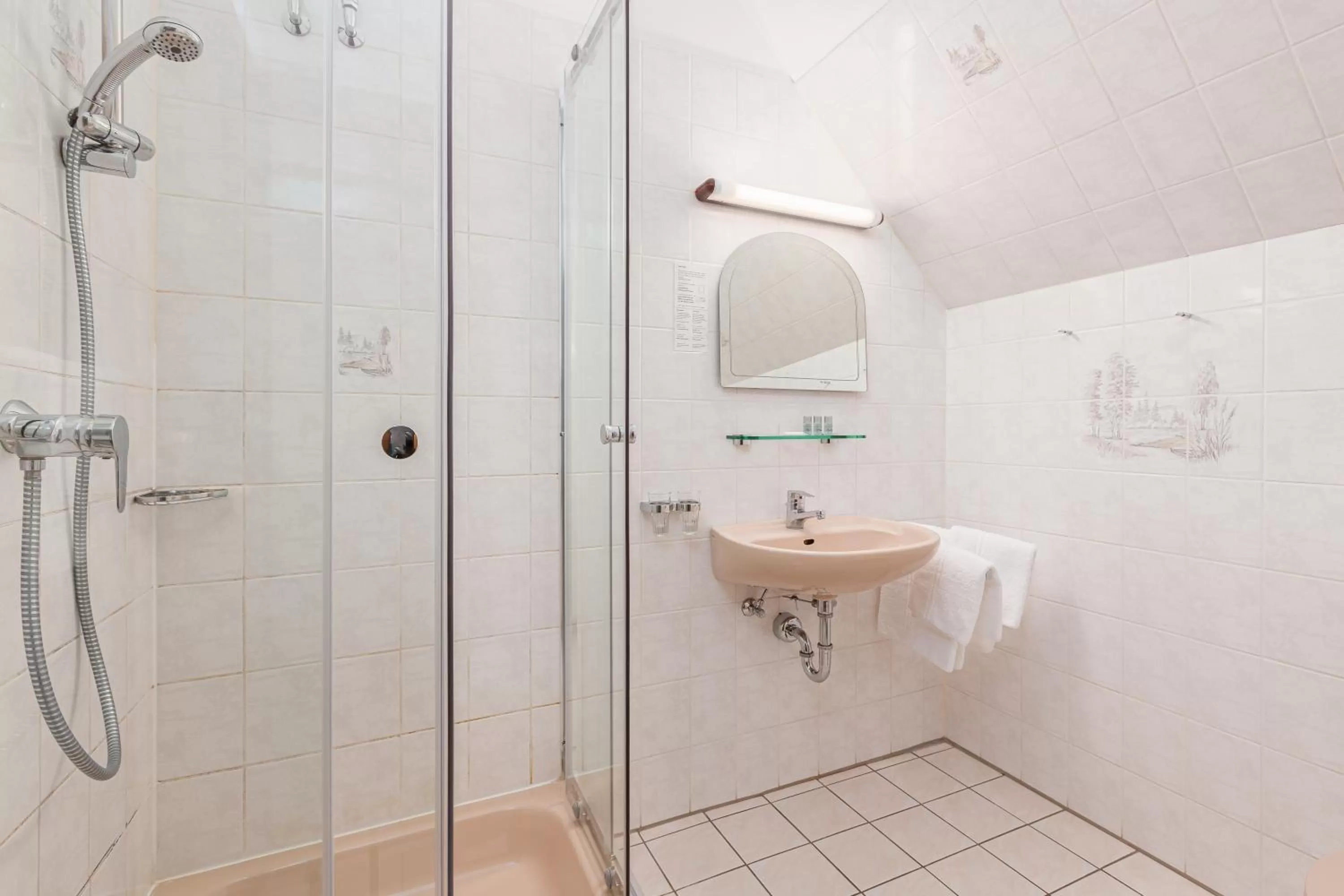 Shower in Hotel Landgasthof Hölzer