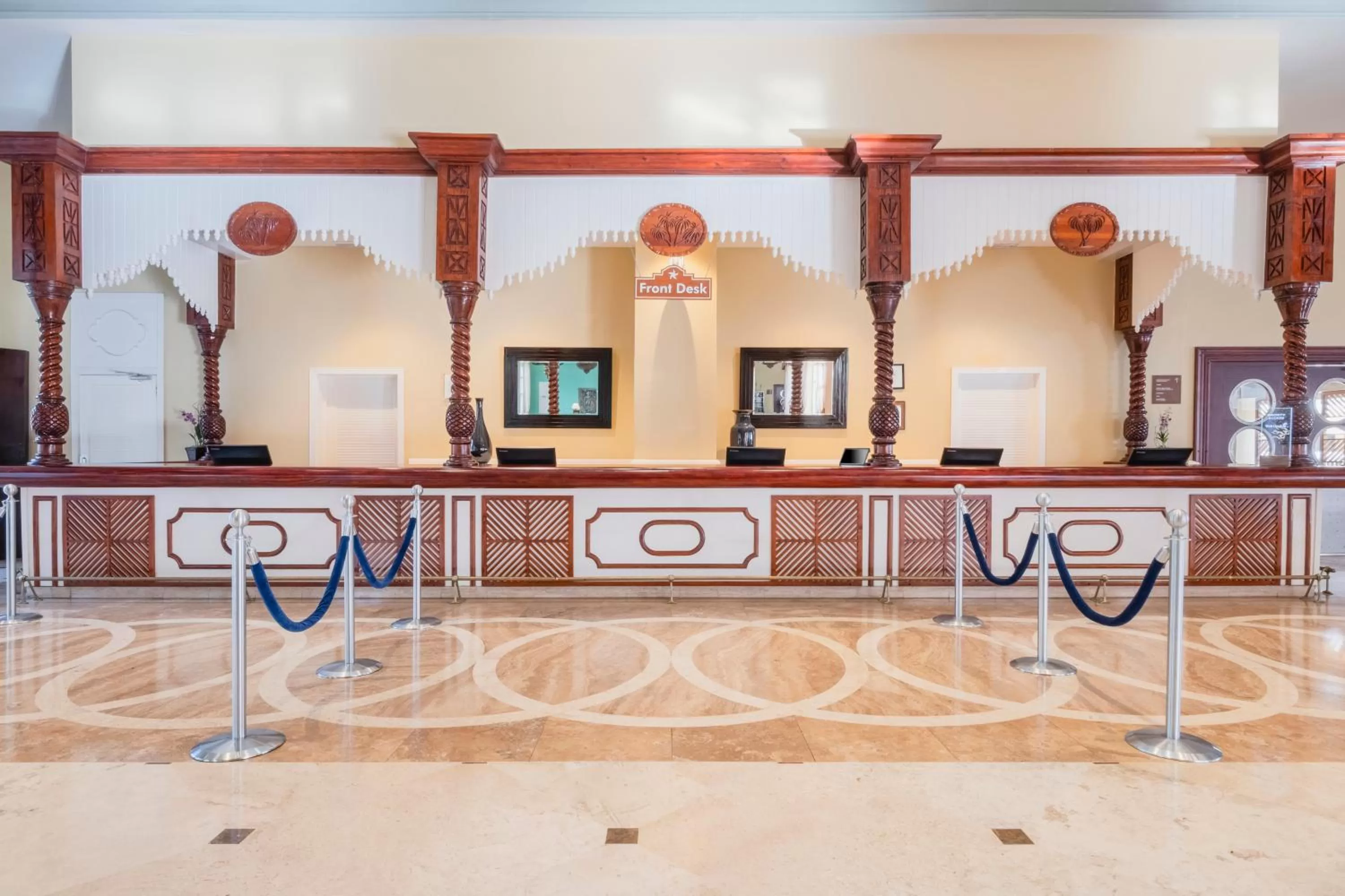 Lobby or reception in Iberostar Waves Rose Hall Beach - All Inclusive