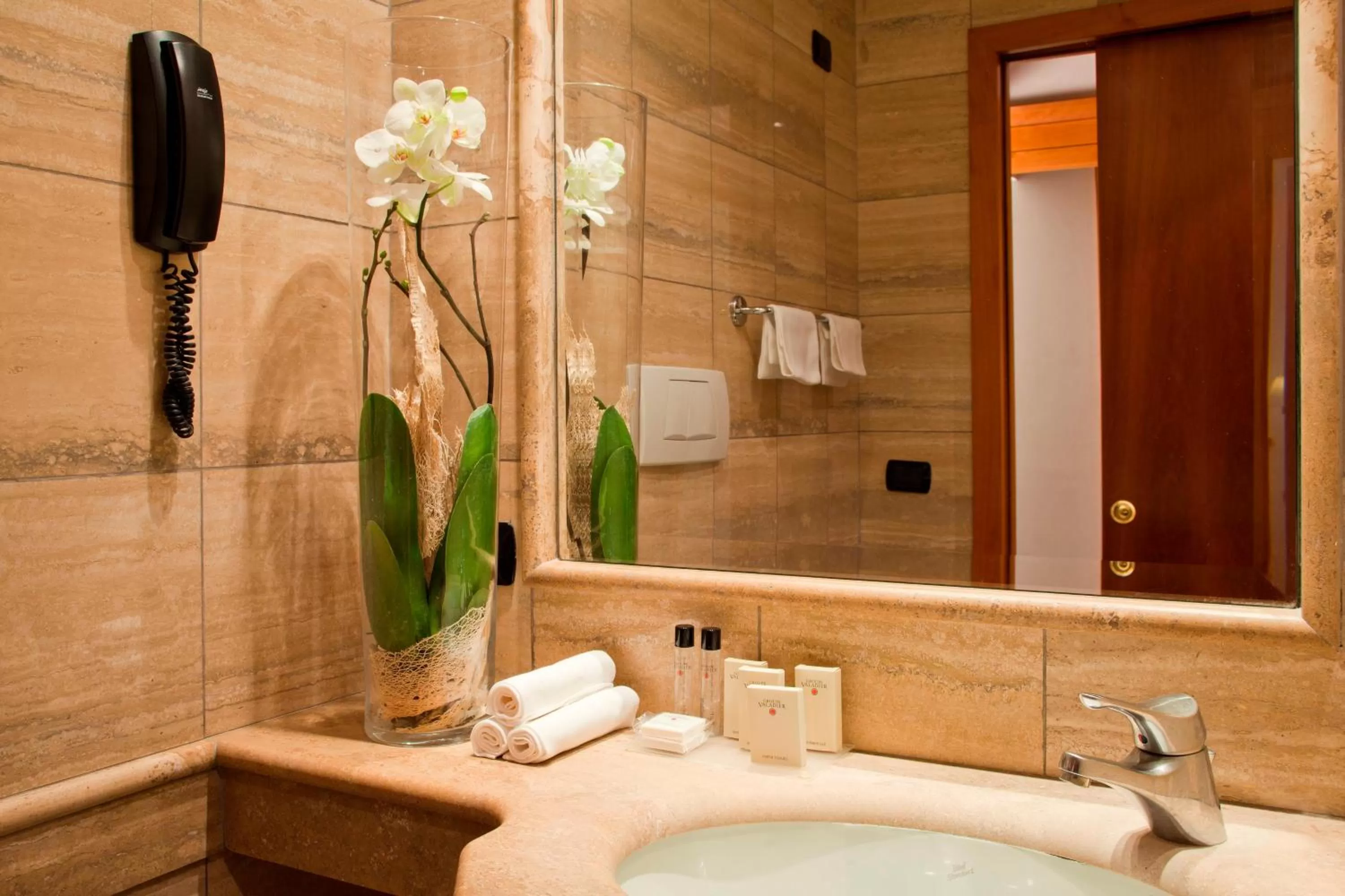 Bathroom in Hotel Diplomatic