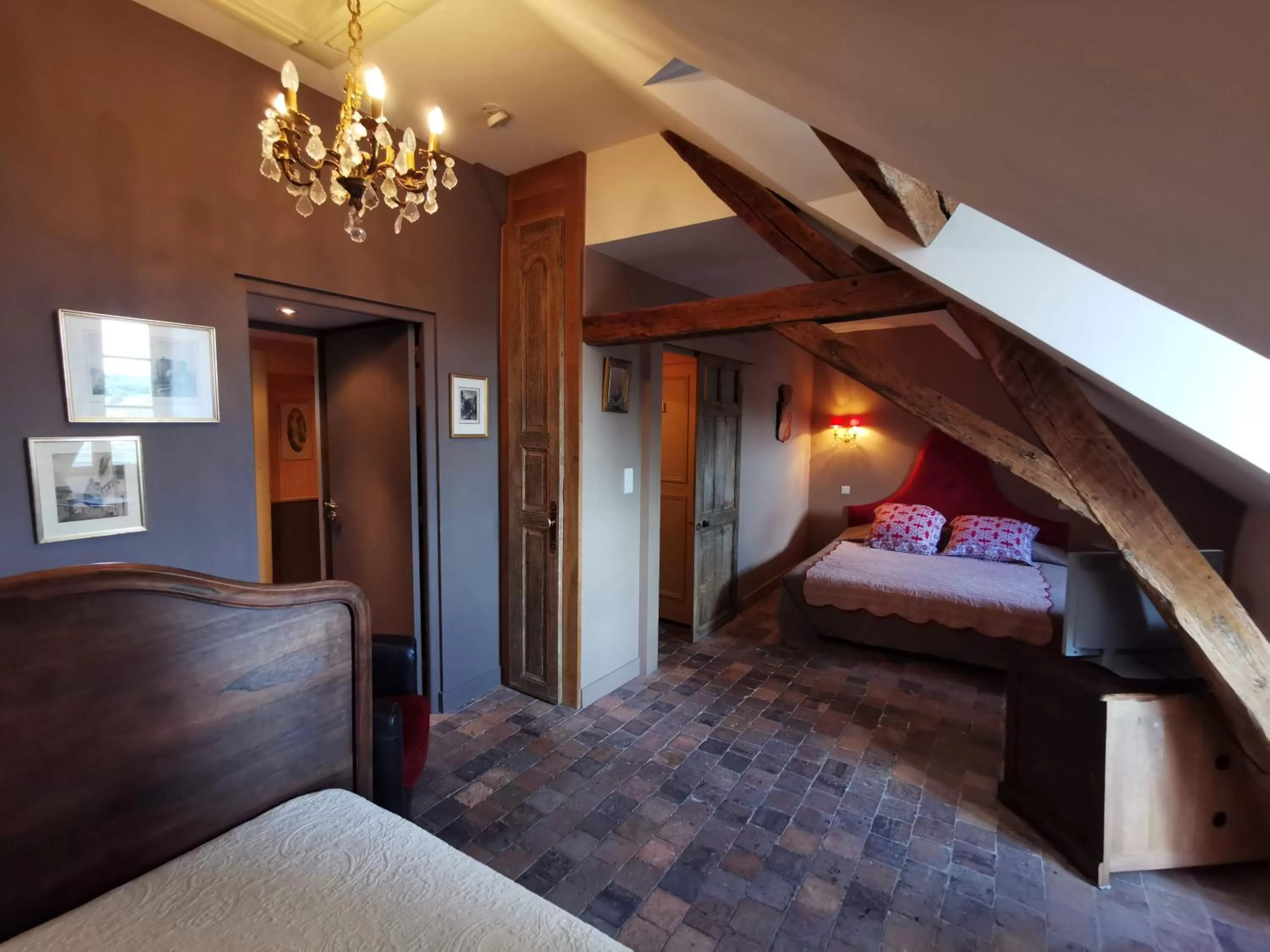 Bed in Au 16 Place Saint Louis