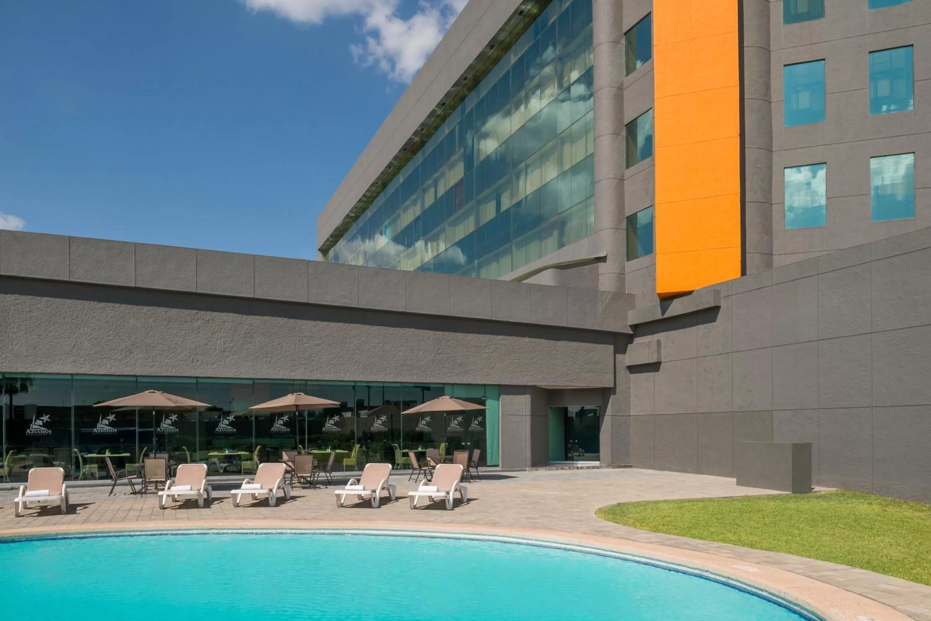 Swimming pool in Real Inn Nuevo Laredo