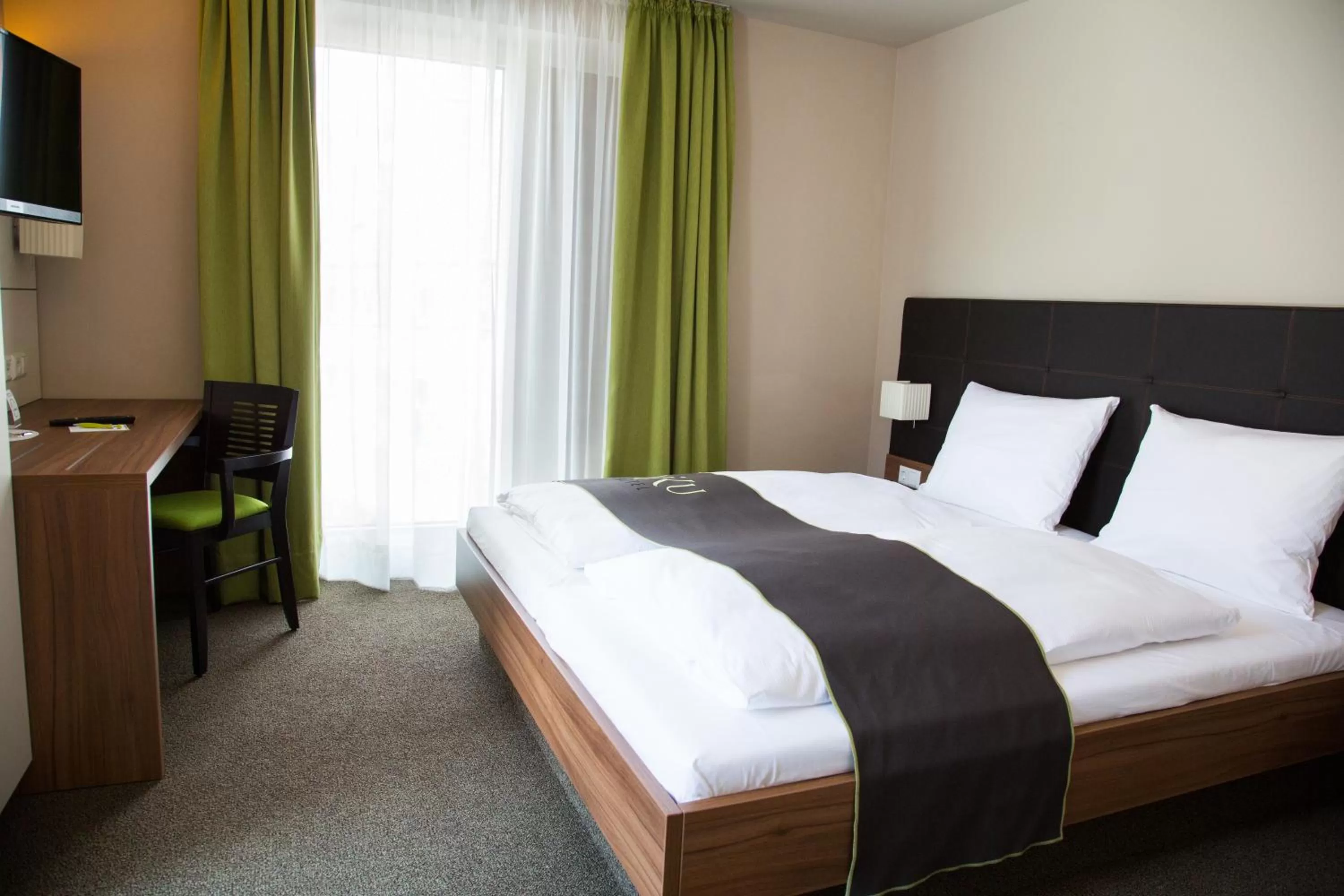 Day, Bed in RiKu HOTEL Weißenhorn