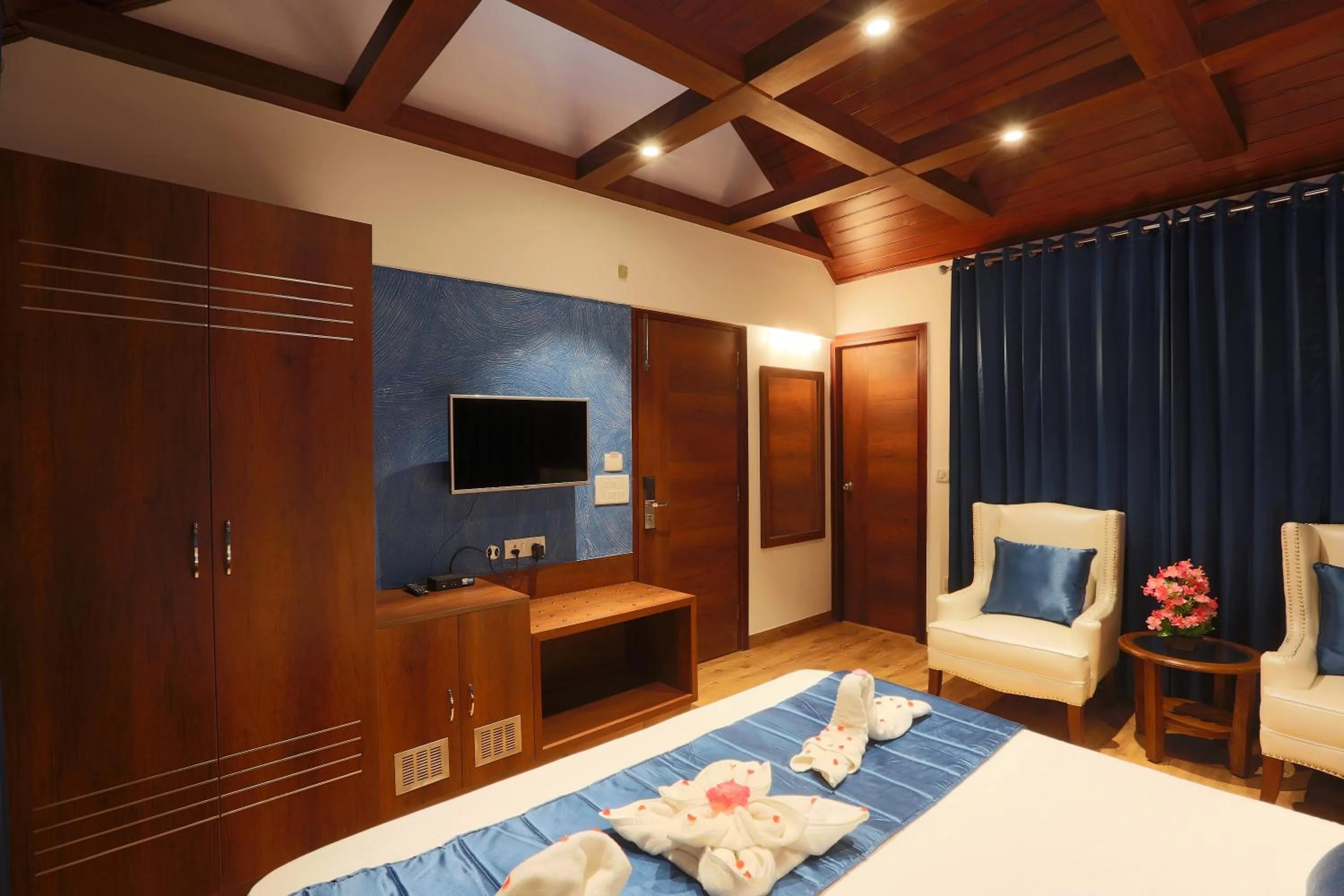 Bedroom, Bed in The Highland Park - A Truly River side Resort