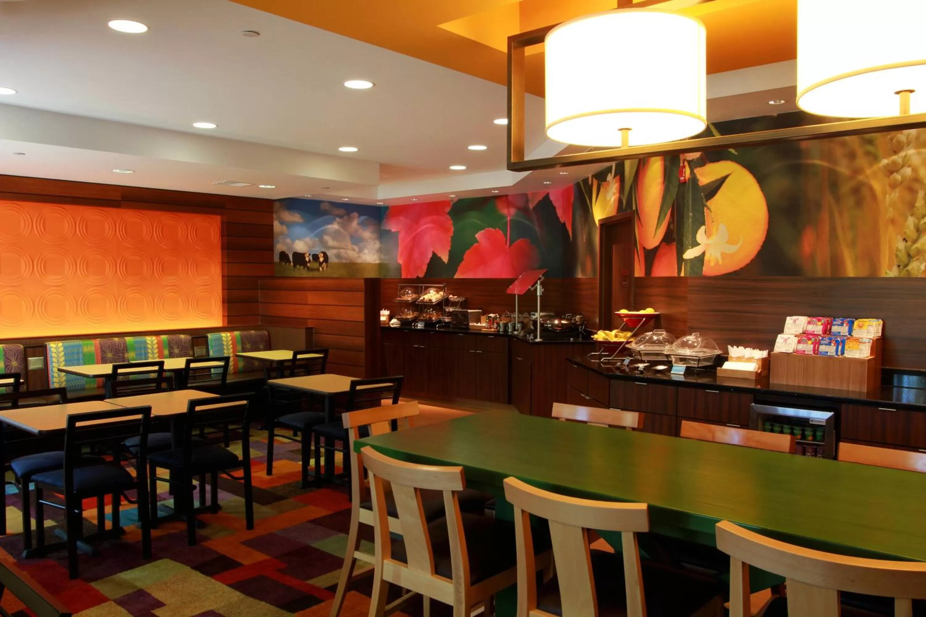 Restaurant/Places to Eat in Fairfield Inn & Suites Traverse City