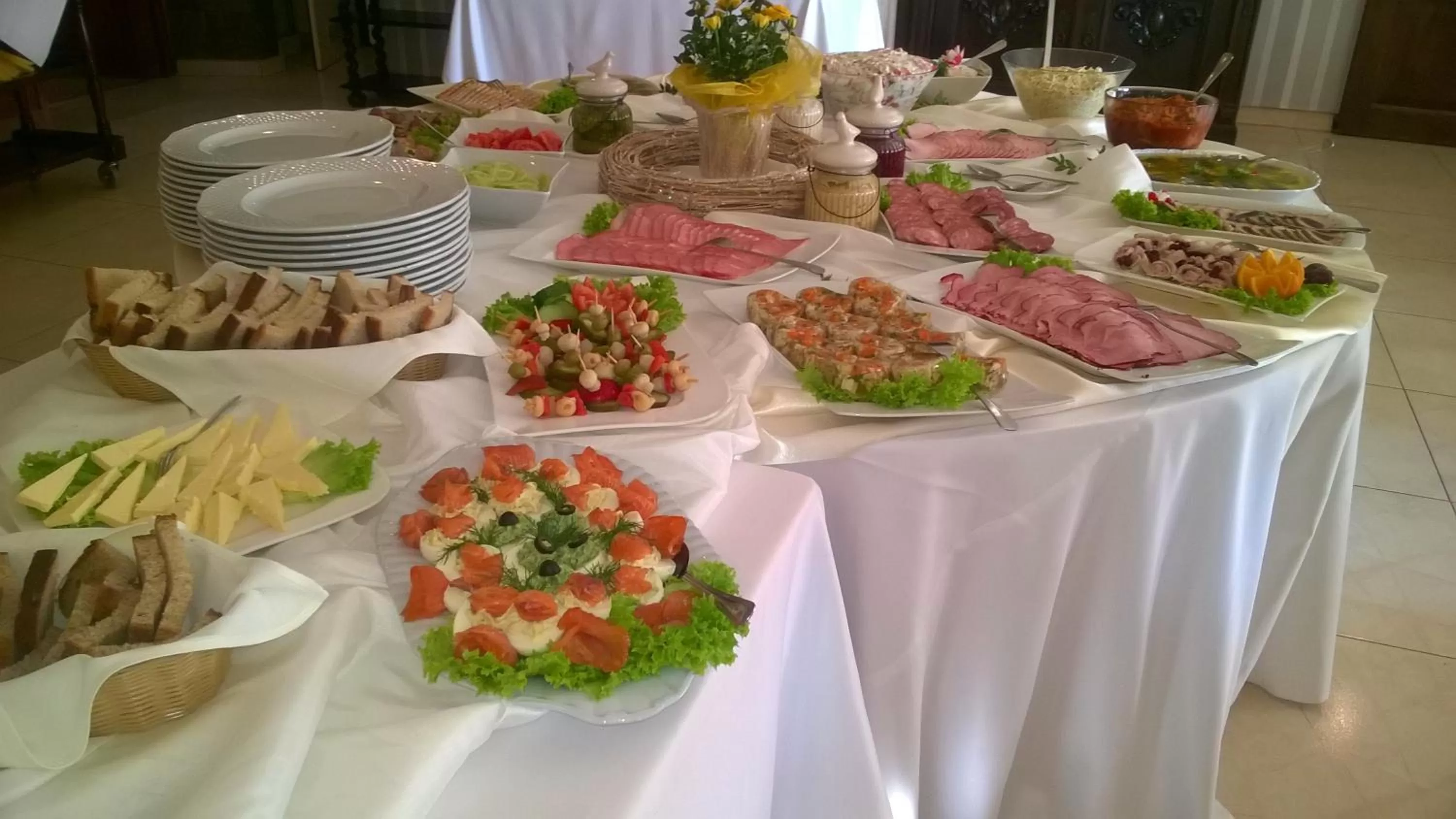 Buffet breakfast in Centrum Ulan Spa