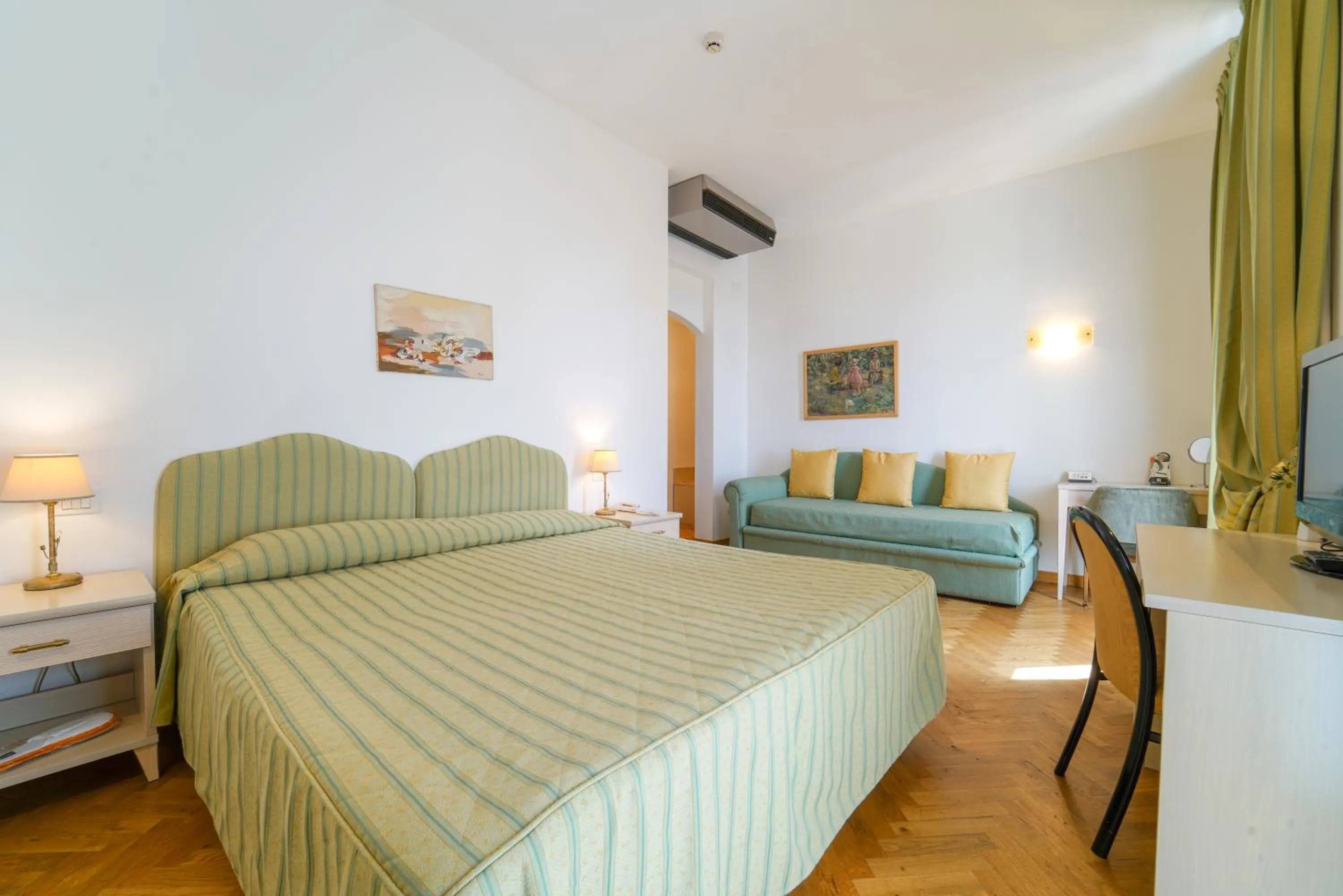 Bed in HG Hotel Cappelli