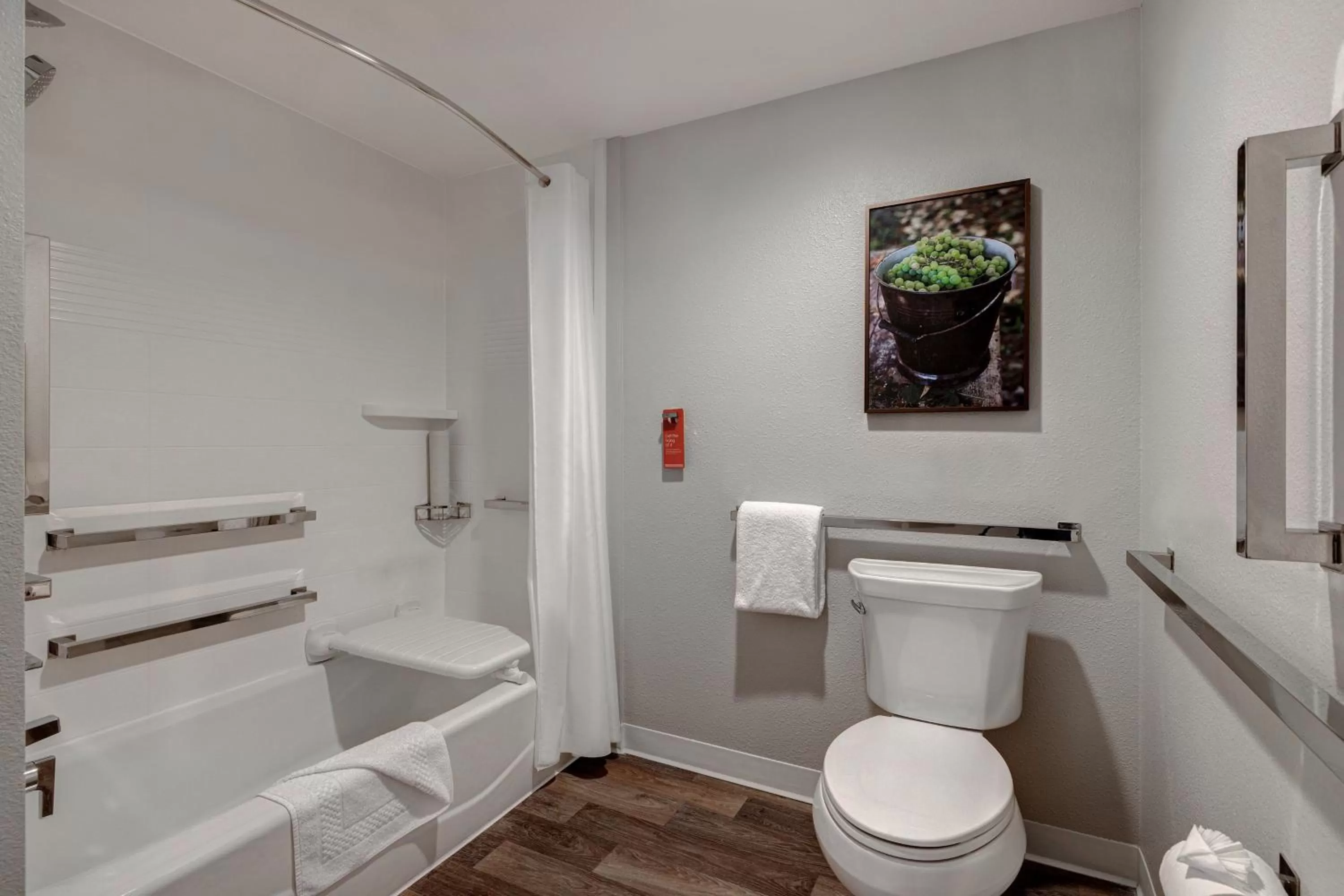Bathroom in TownePlace Suites by Marriott San Luis Obispo