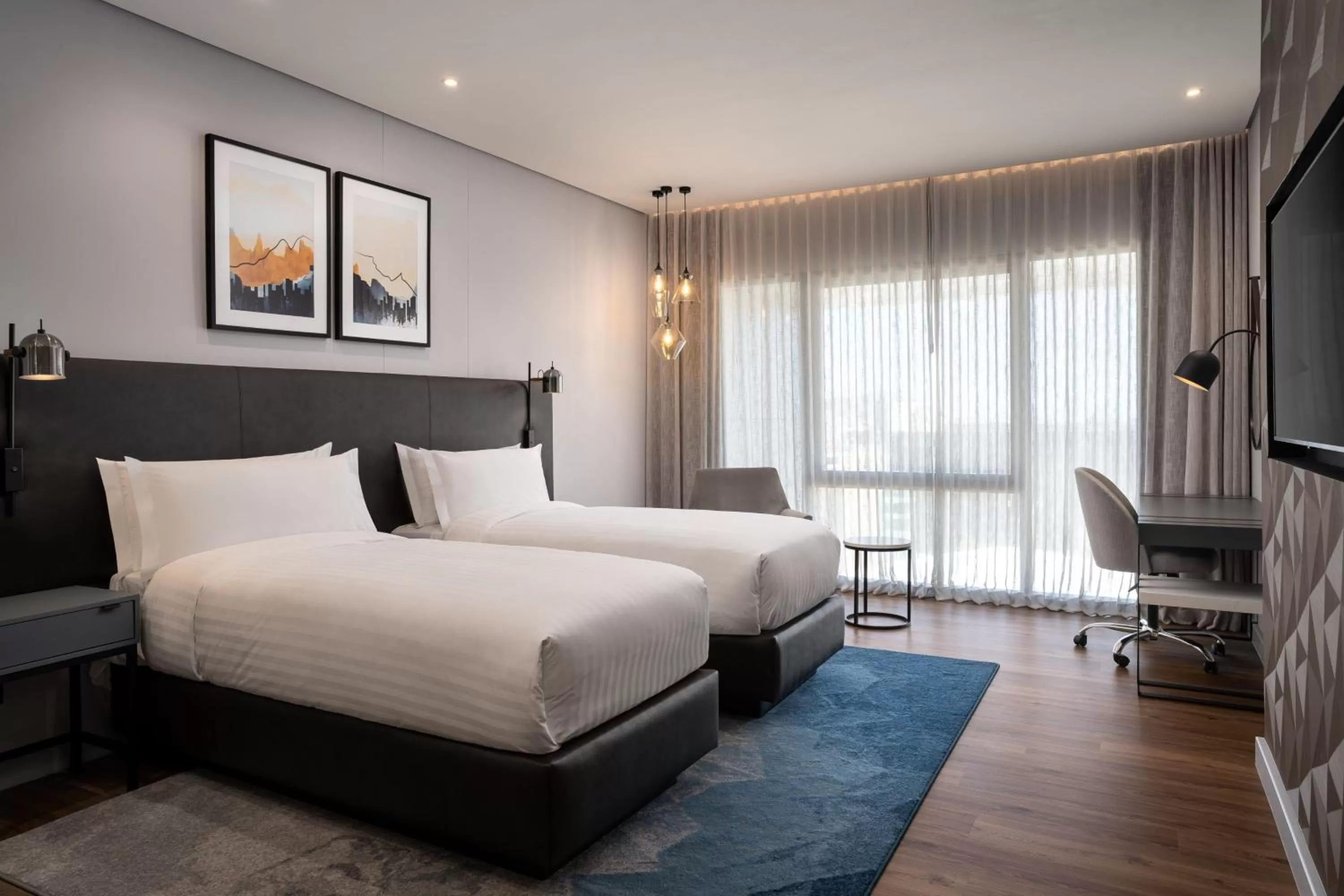 Photo of the whole room, Bed in Cape Town Marriott Hotel Crystal Towers