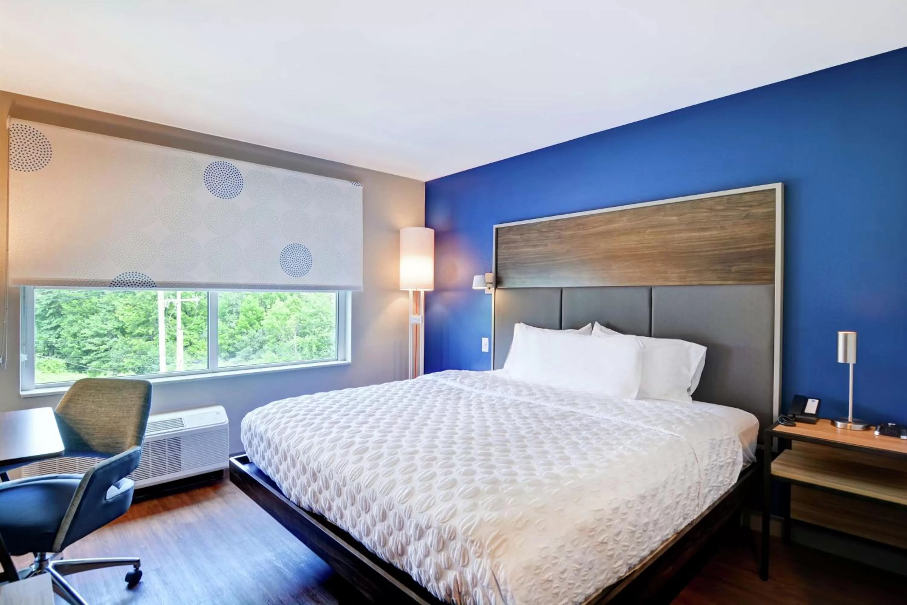 Bed in Tru By Hilton Middletown