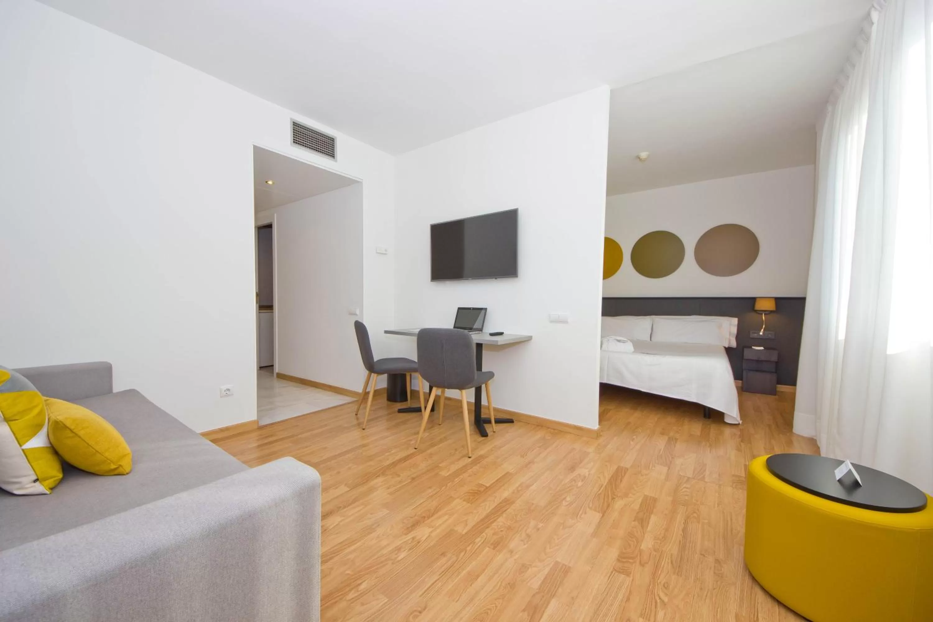 Communal lounge/ TV room in Aparthotel Atenea Valles