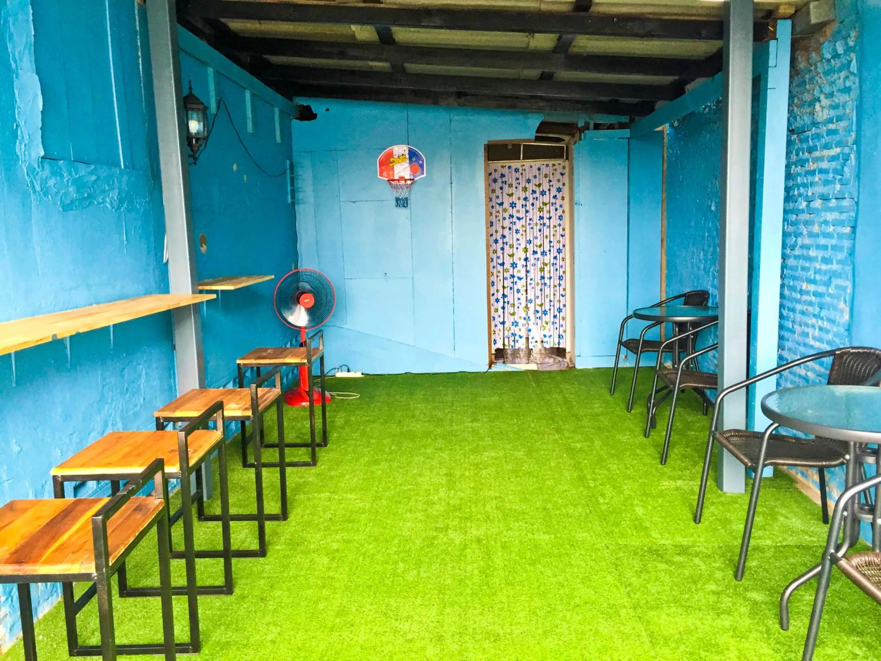 Area and facilities in Zee Thai Hostel