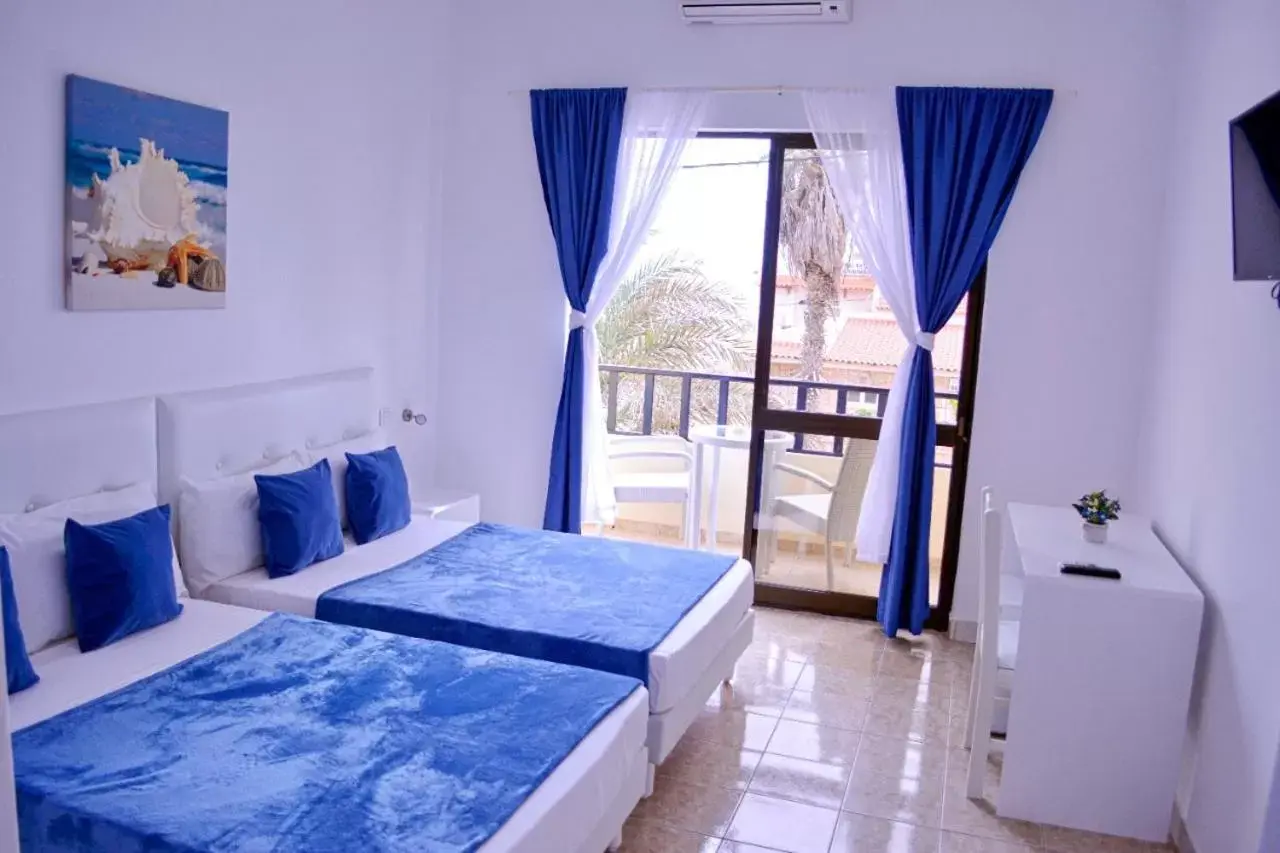 Standard Double or Twin Room with Garden View in Aparthotel Santa Maria Beach Standard Double or Twin Room with Garden View in Aparthotel Santa Maria Beach