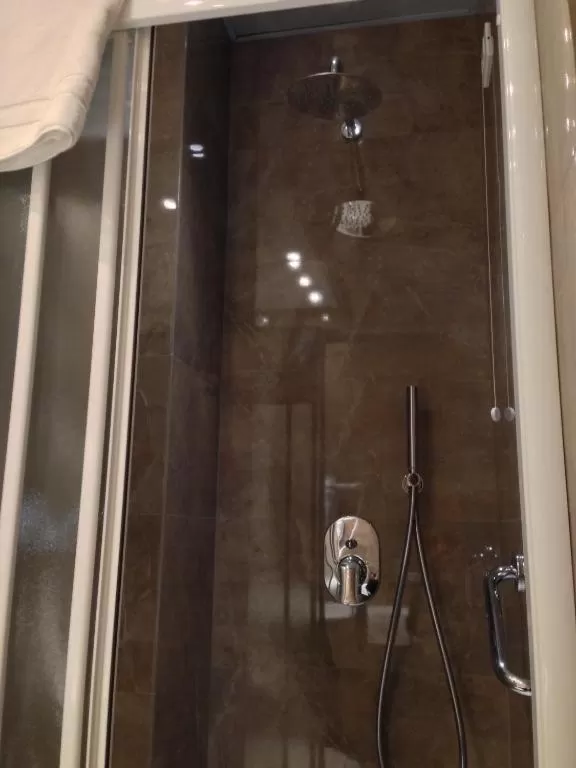 Bathroom in Hotel Astoria Garden