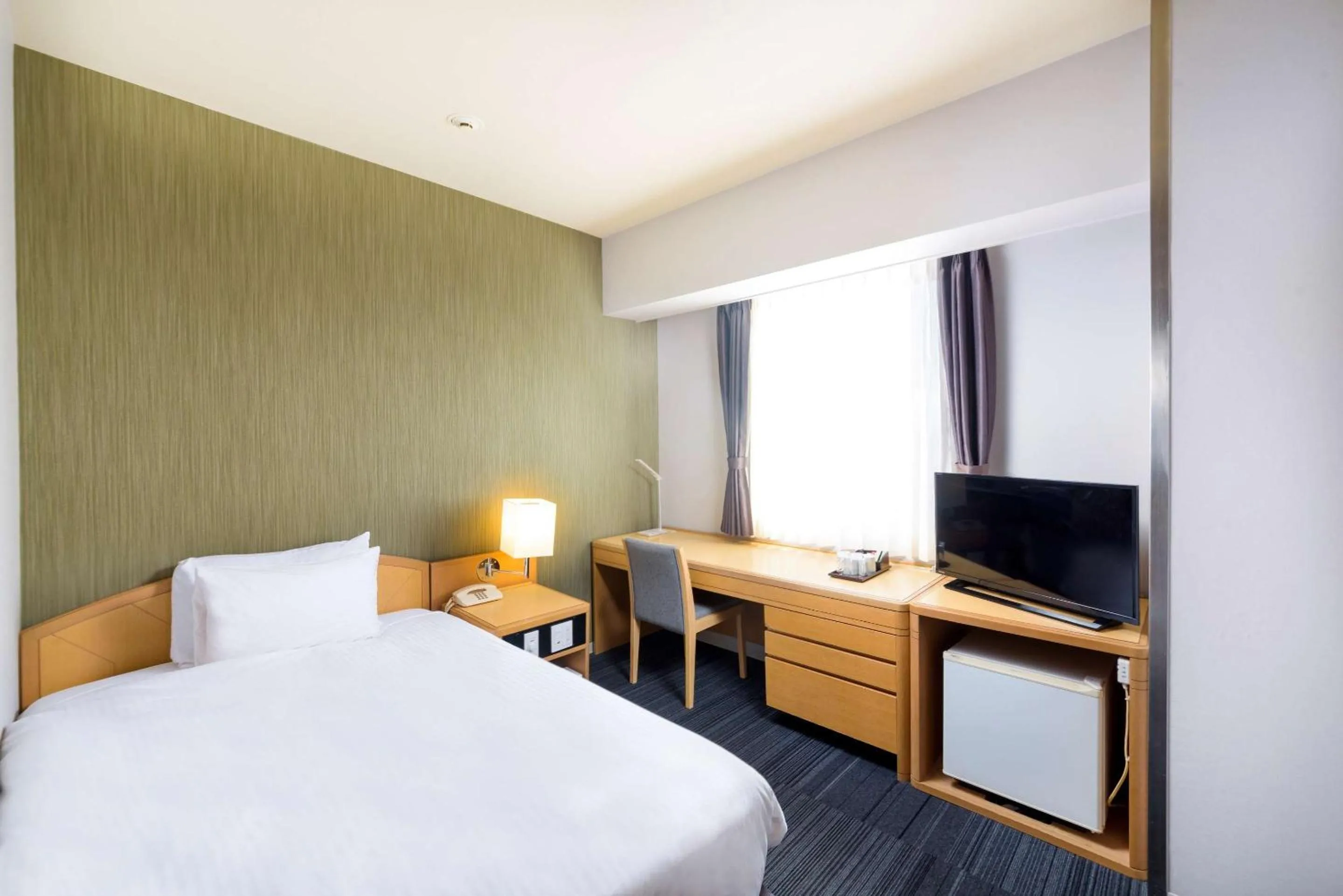 Bedroom in SureStay Plus Hotel by Best Western Shin-Osaka
