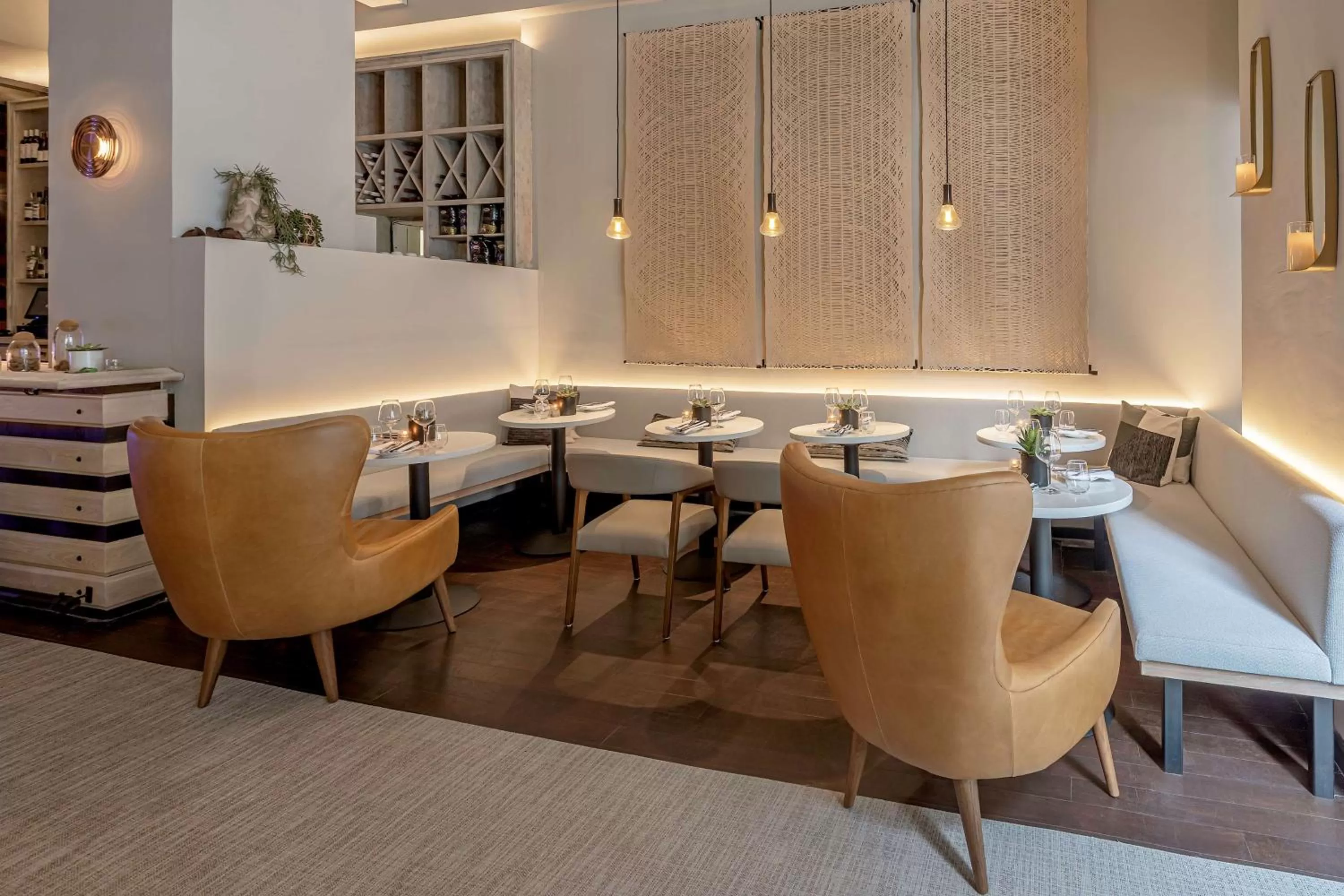 Lounge or bar in Hilton New York Fashion District