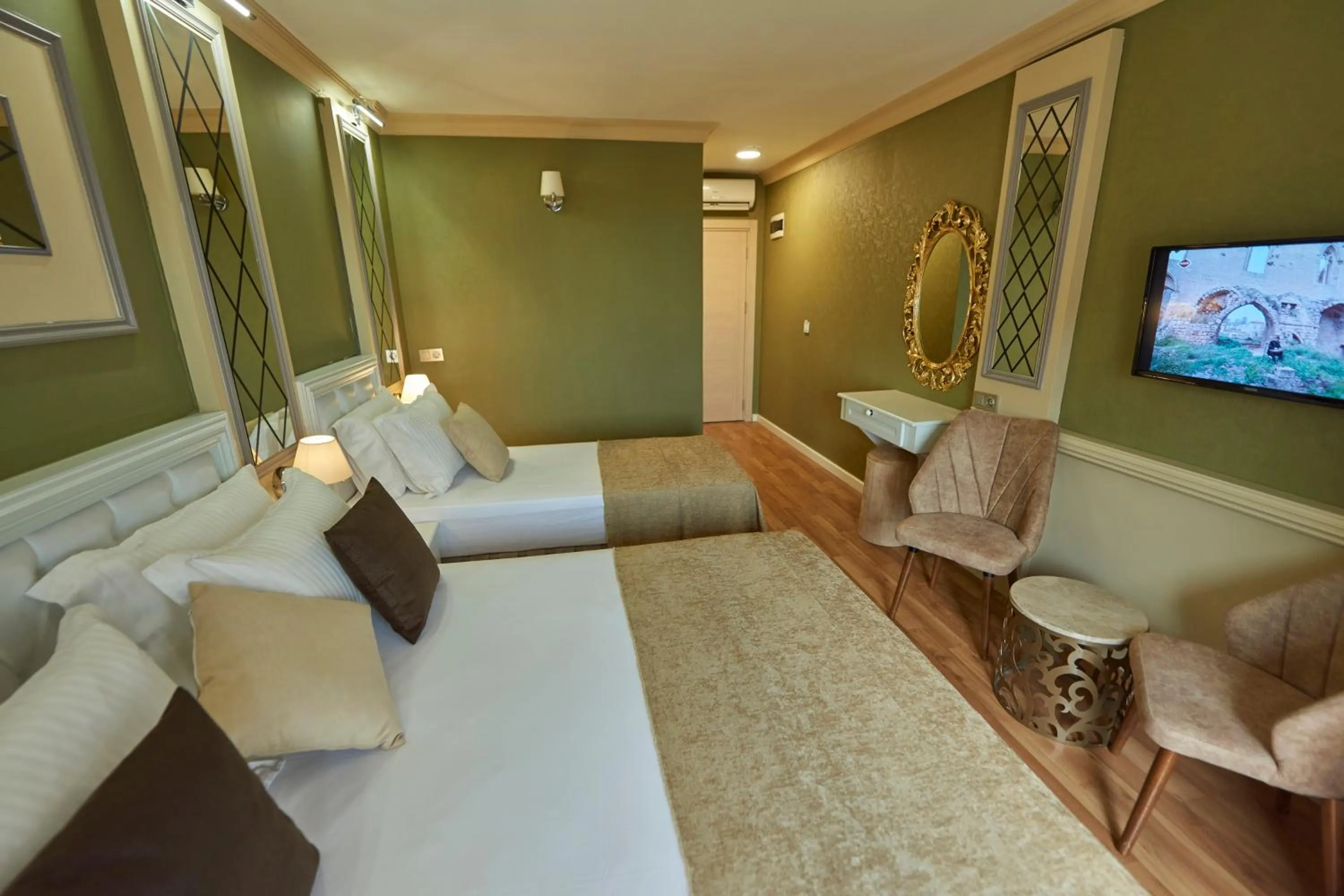 Photo of the whole room in Sunlight Hotel