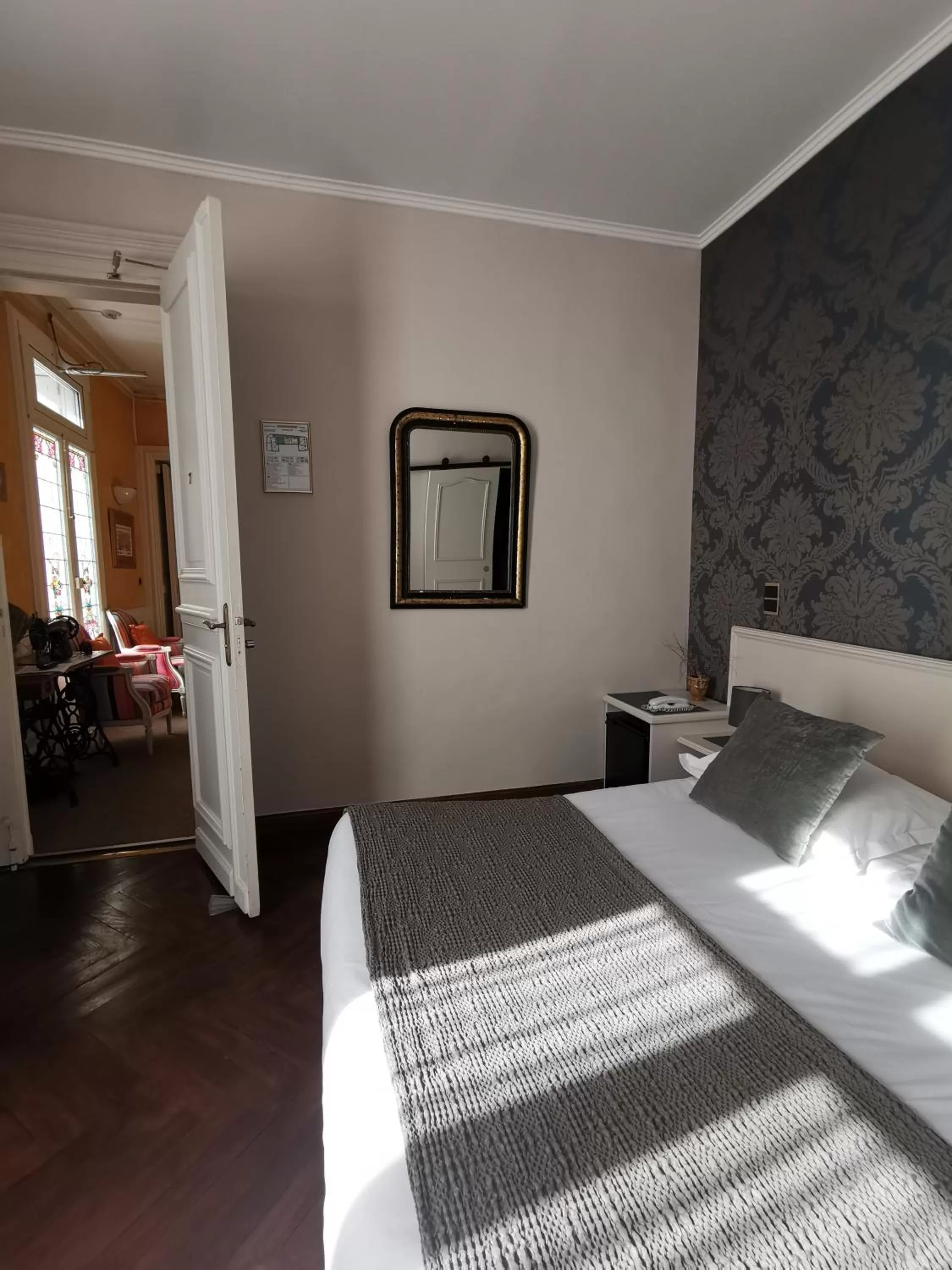 Photo of the whole room, Bed in Hôtel du Parc