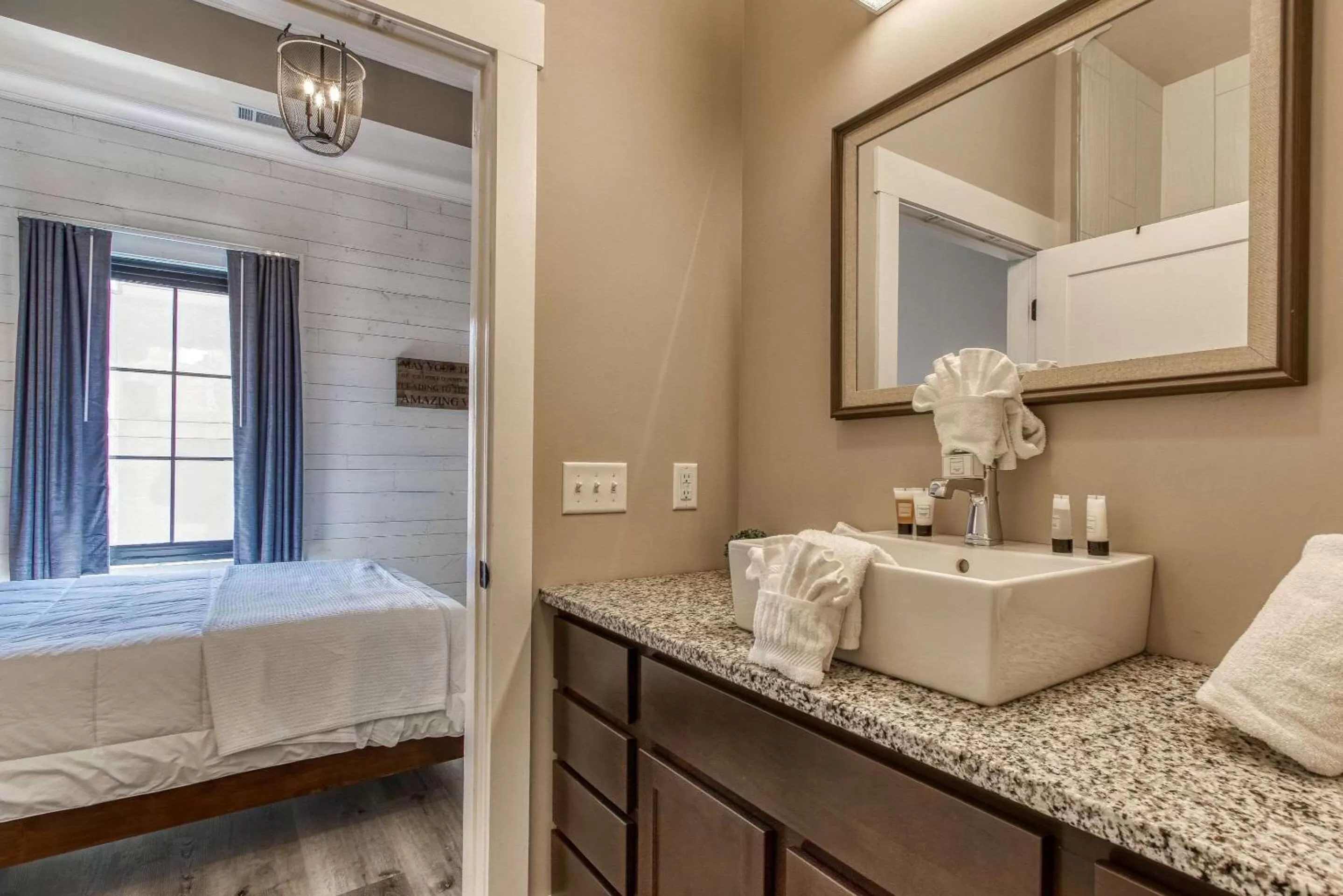 Bathroom, Bed in Central Hotel, Ascend Hotel Collection