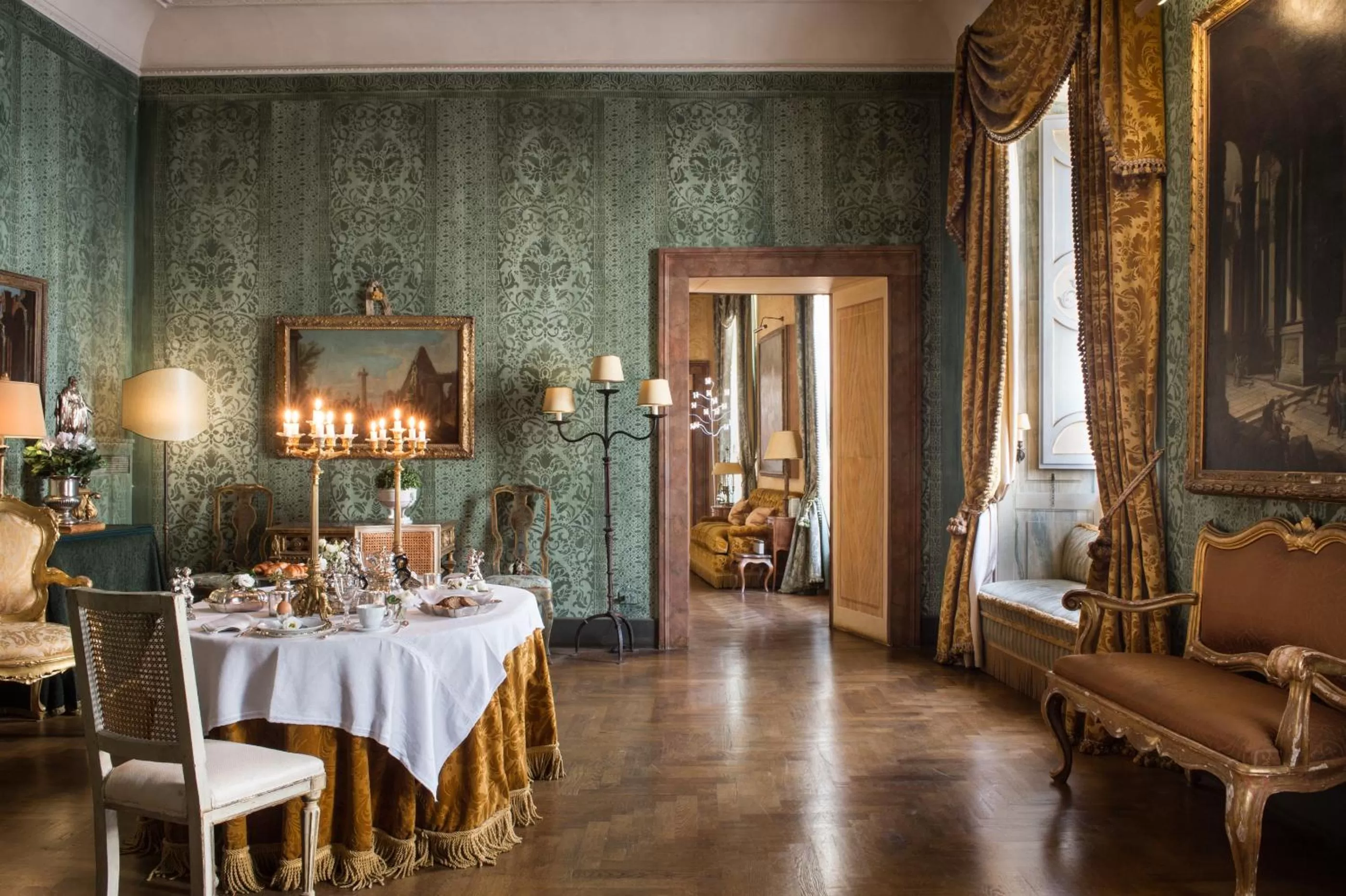 Dining area in Residenza Napoleone III