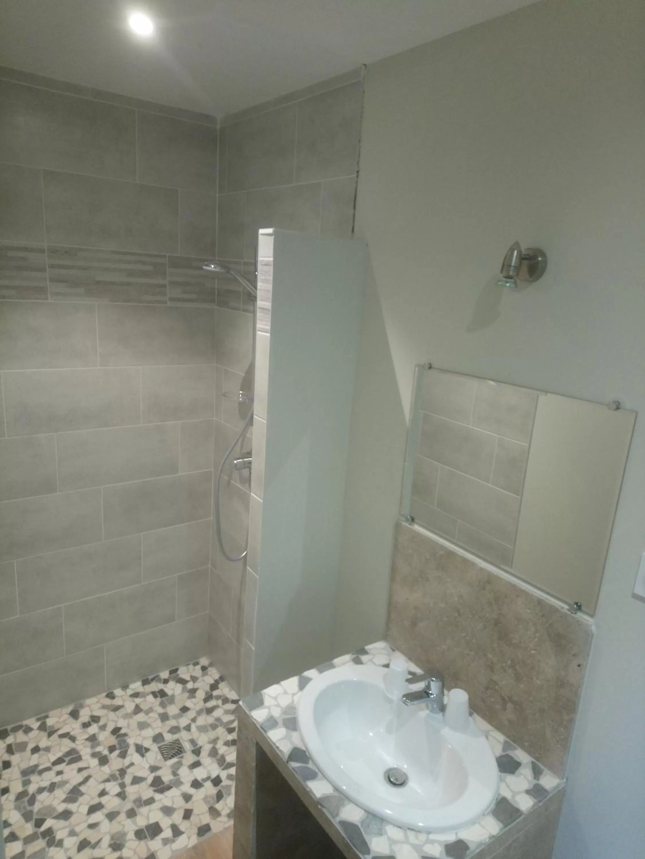 Bathroom in L'Auberge du Mazet