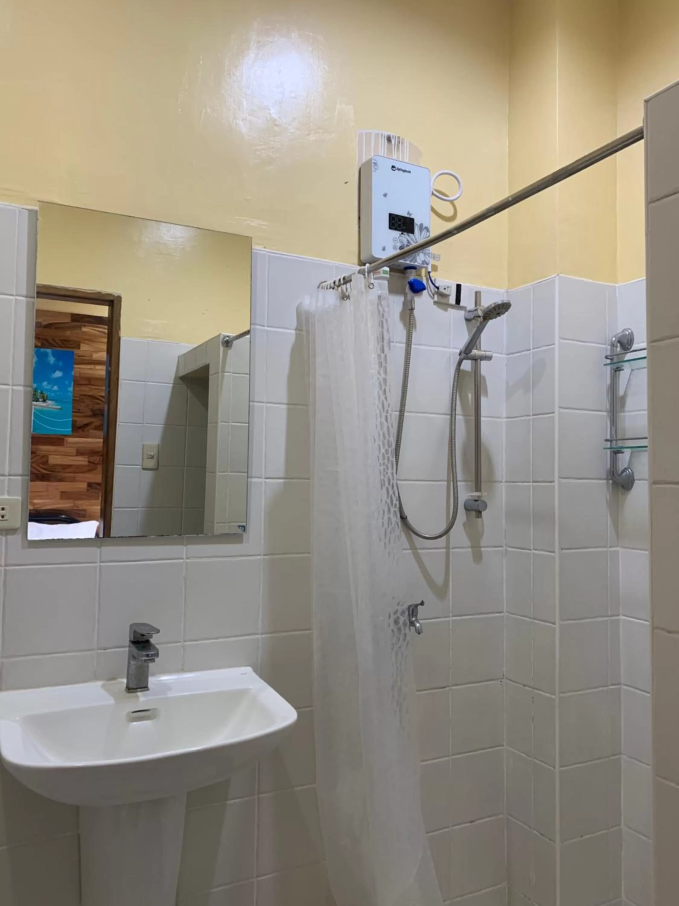 Shower in Mabini Hotel