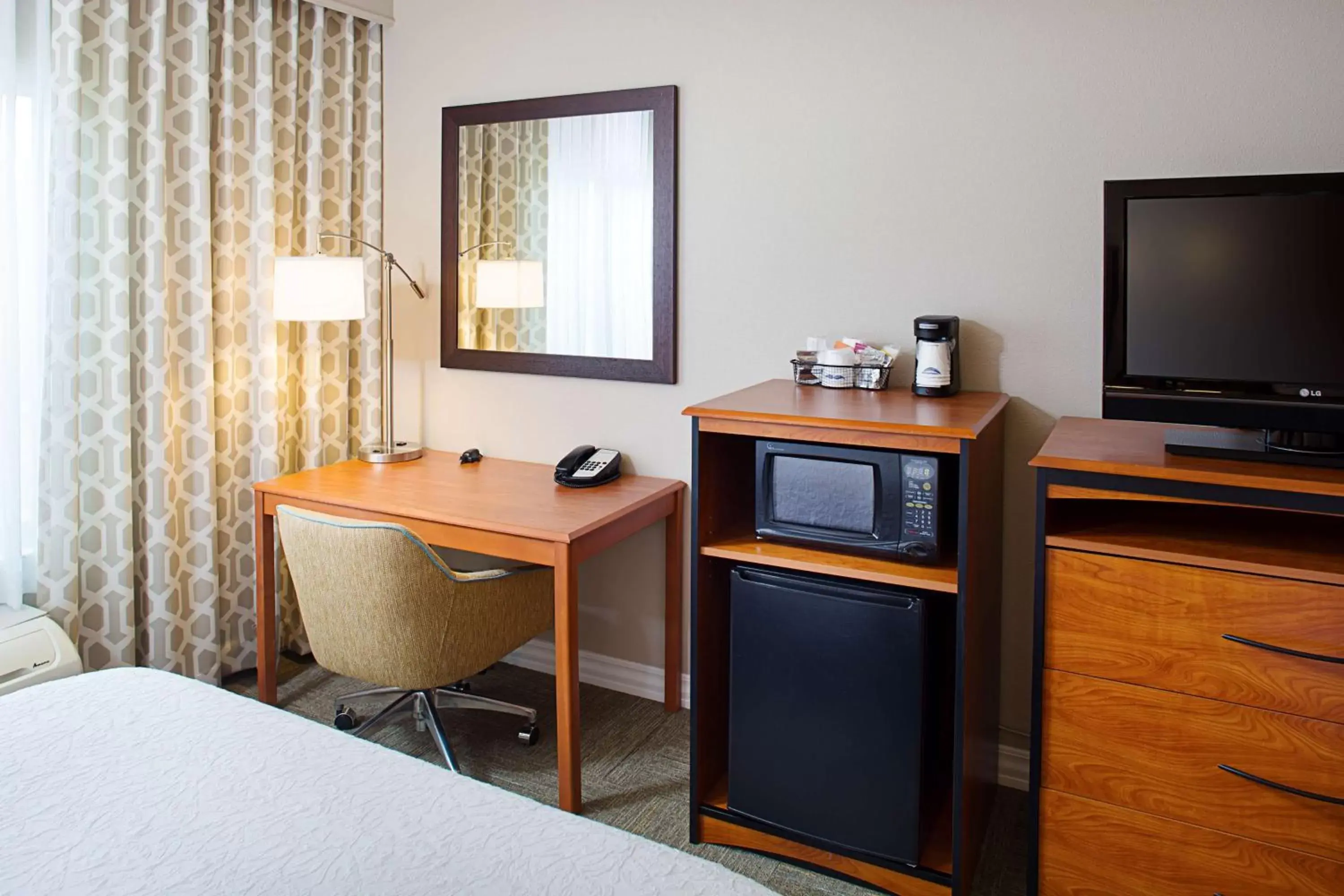 Queen Room with Two Queen Beds and Bath Tub - Disability/Hearing Accessible in Hampton Inn & Suites Lancaster Queen Room with Two Queen Beds and Bath Tub - Disability/Hearing Accessible in Hampton Inn & Suites Lancaster