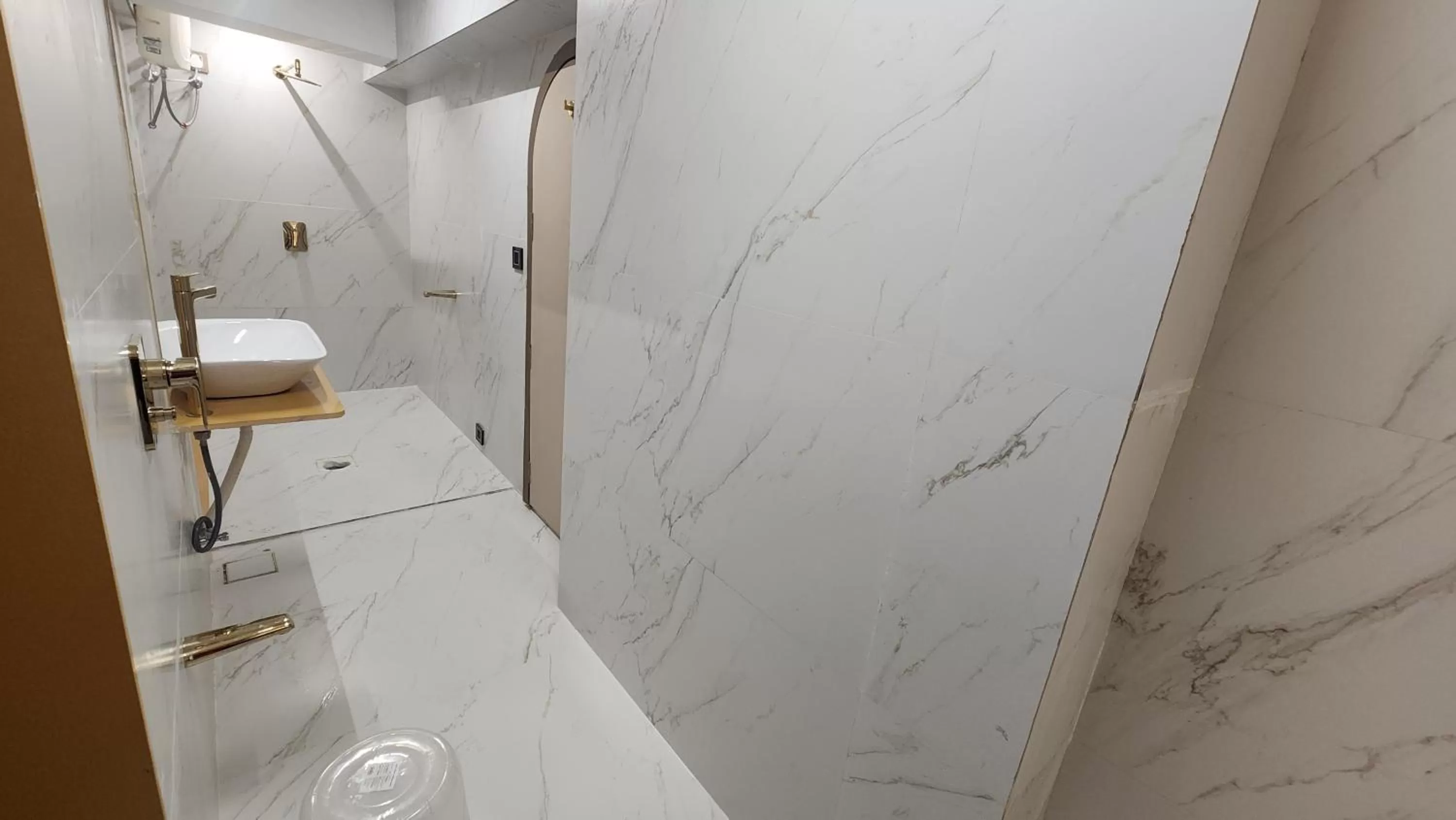 Shower in Hotel Nova Bling