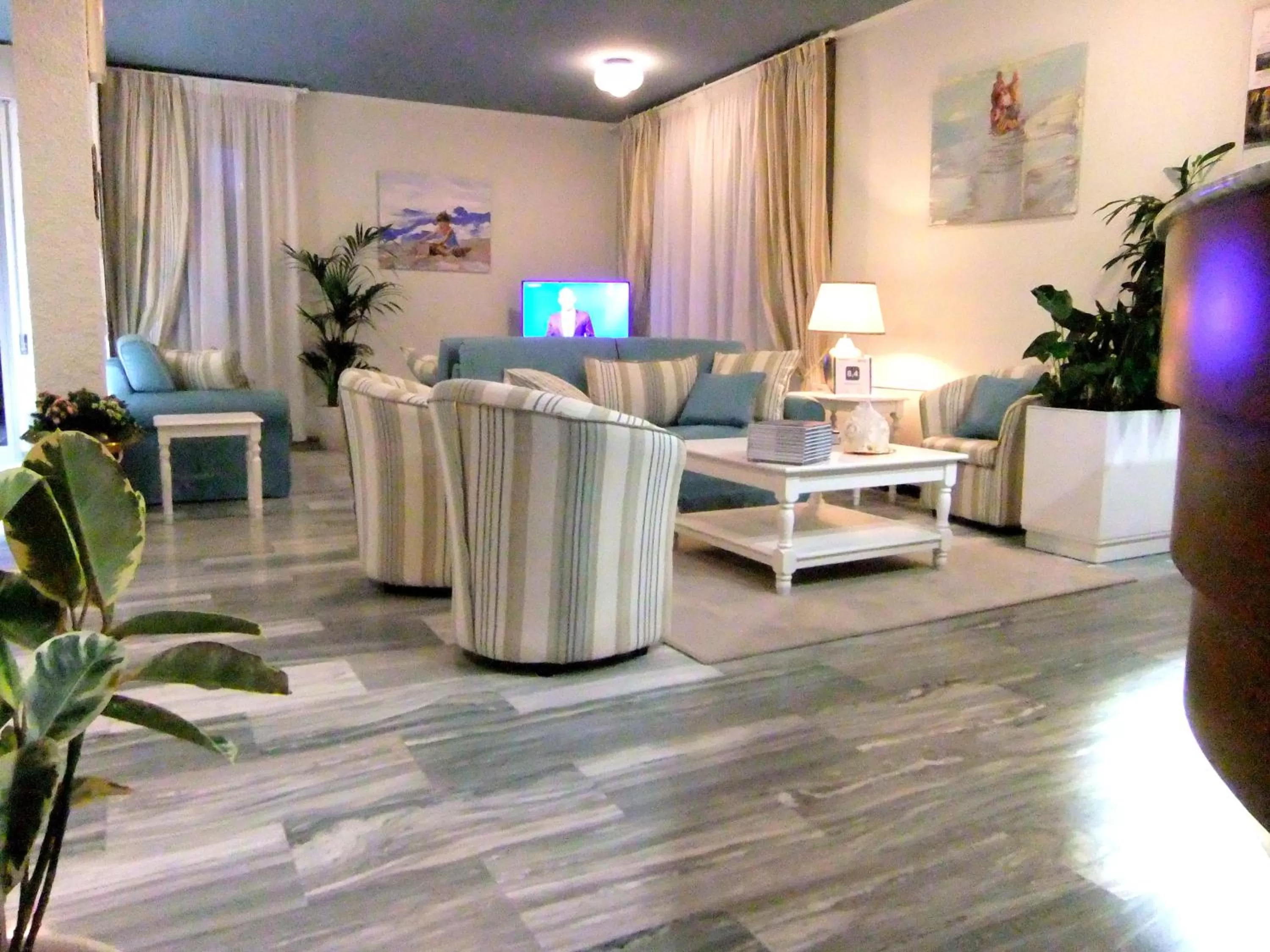 Communal lounge/ TV room in Hotel Giulio Cesare