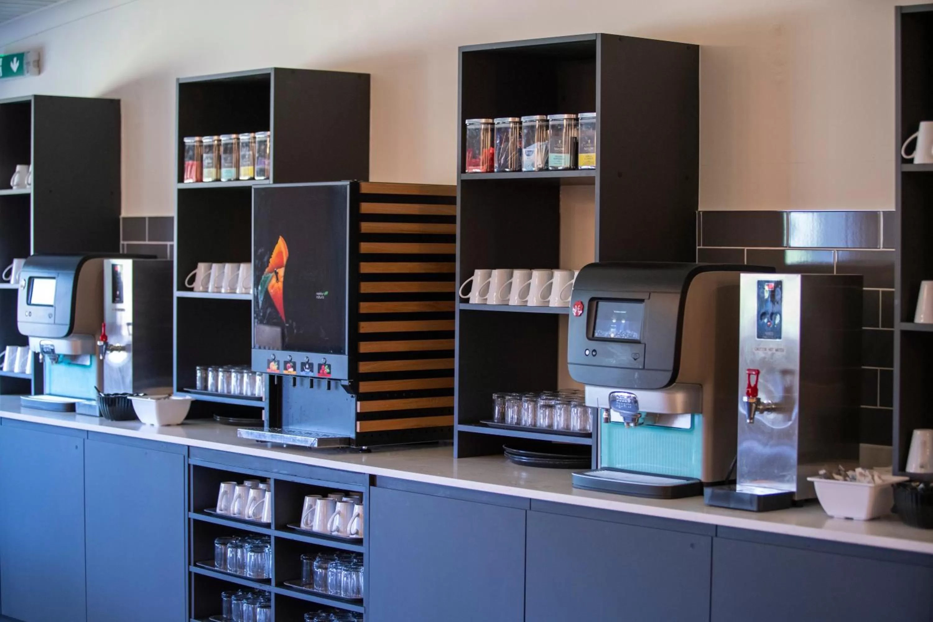 Restaurant/places to eat in Beaufort Park Hotel