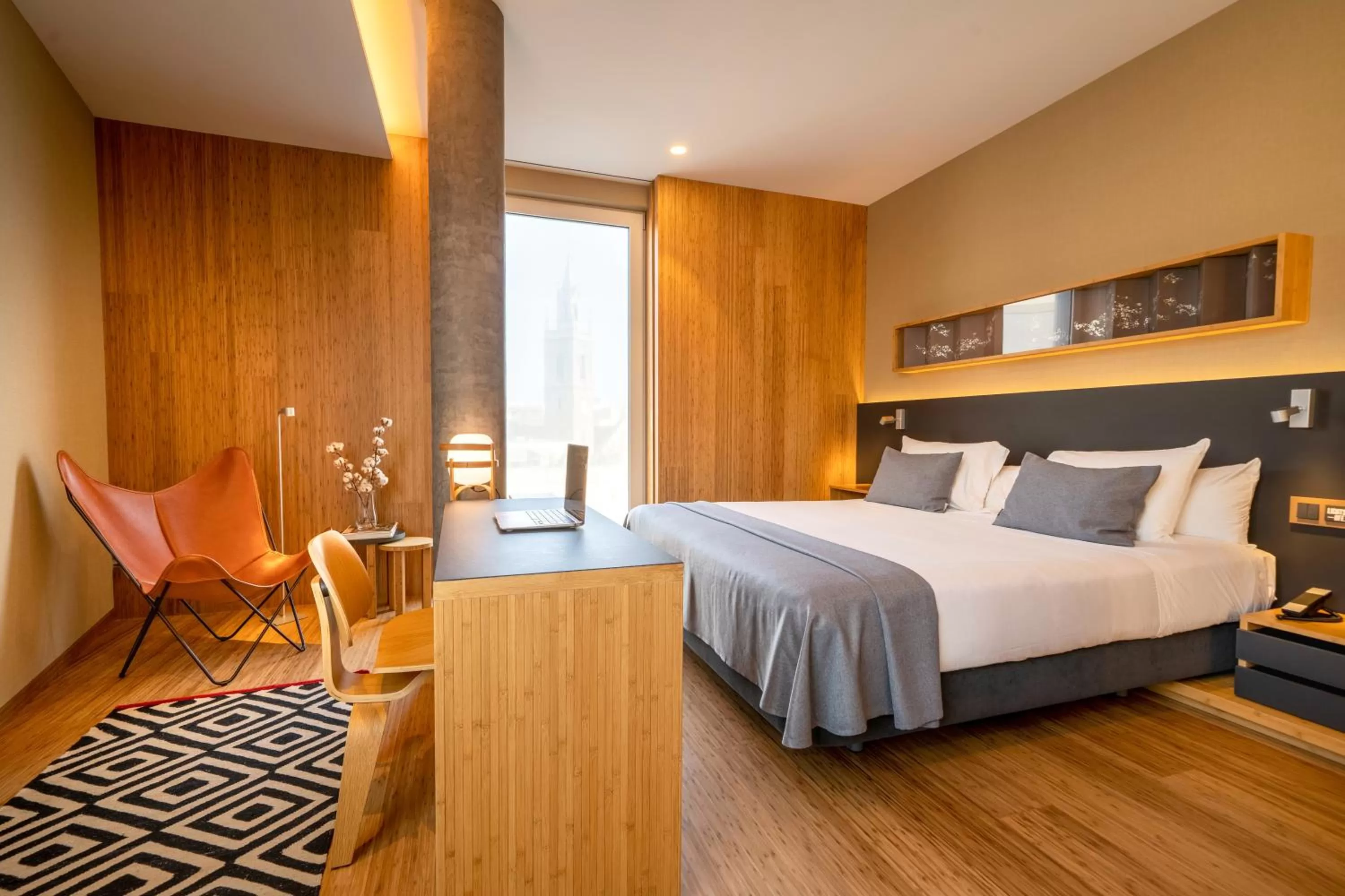 Photo of the whole room, Bed in Ocean Drive Barcelona