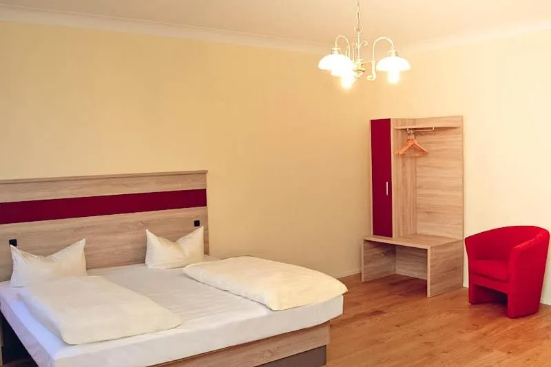 Photo of the whole room, Bed in Hotel-Gasthof Flötzinger Bräu