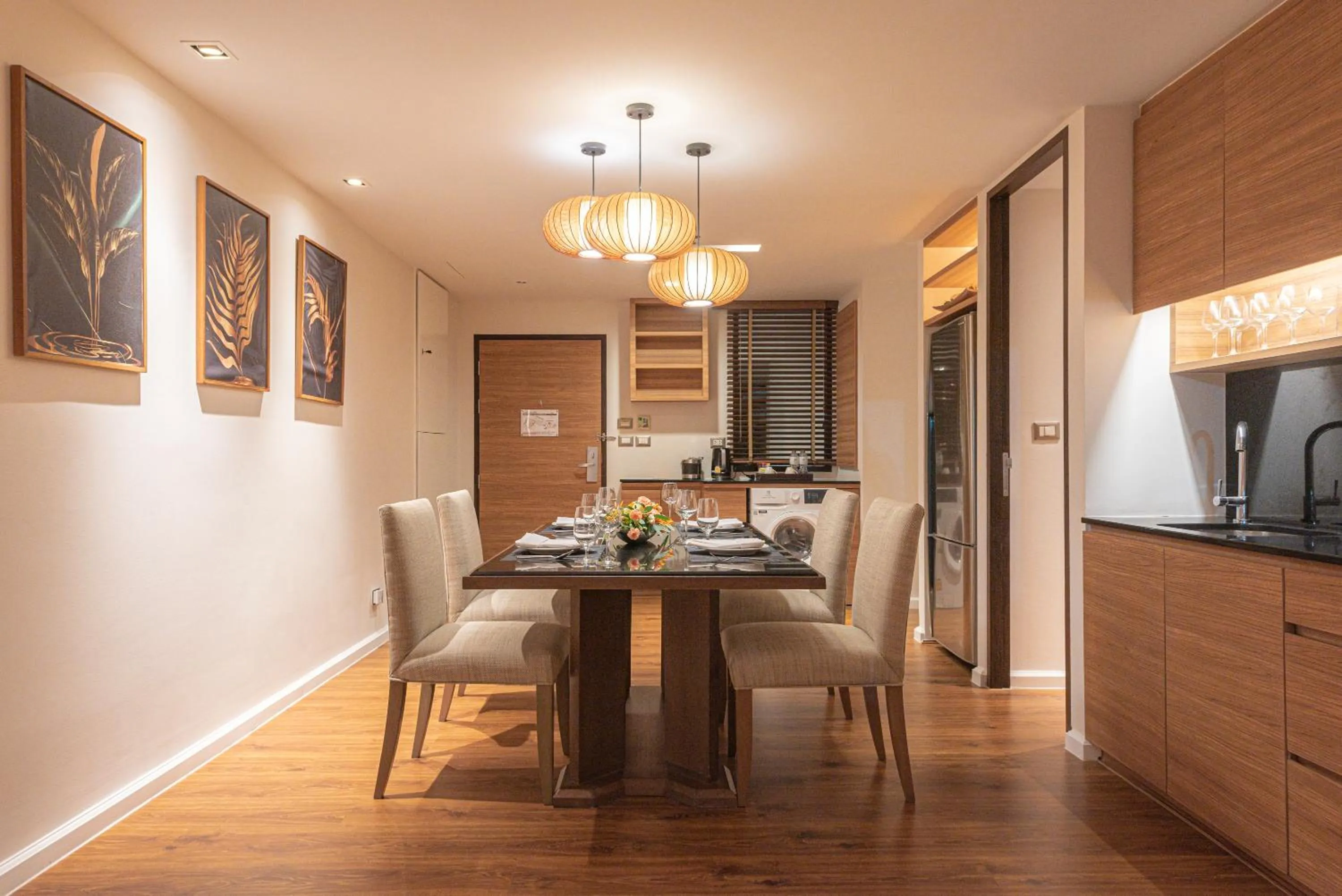 Dining area in Summit Windmill Golf Suite Hotel at Suvarnabhumi
