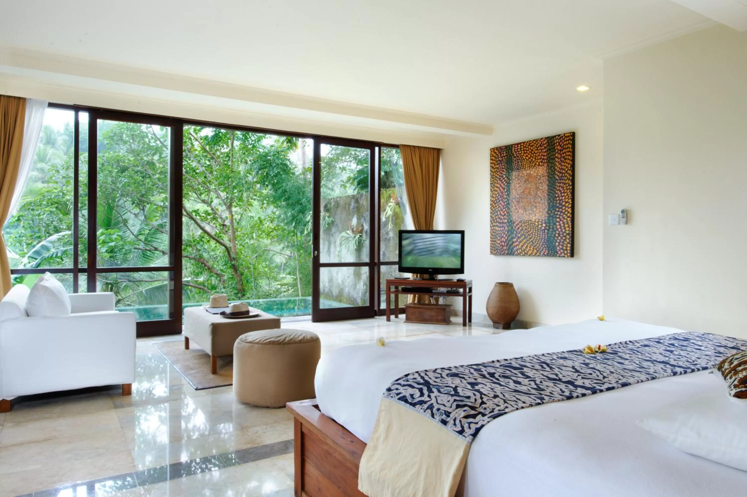 Photo of the whole room, Bed in Komaneka at Bisma Ubud