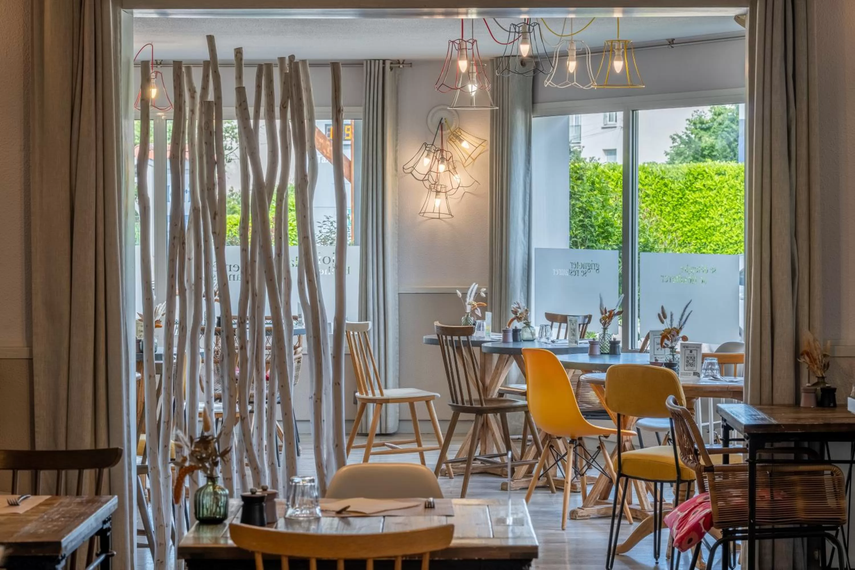 Restaurant/places to eat in Kyriad Lyon Est - Bron Eurexpo Le Cottage