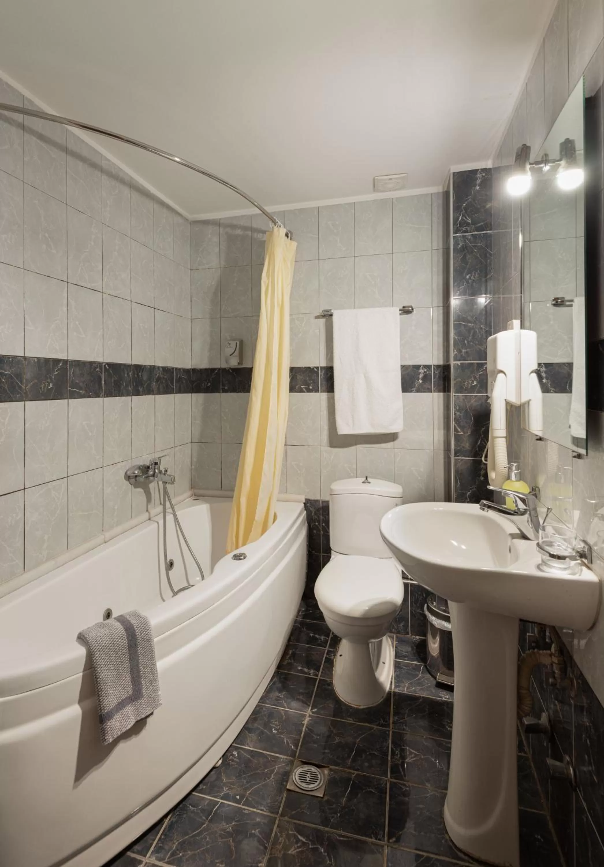 Bathroom in Dimosthenis