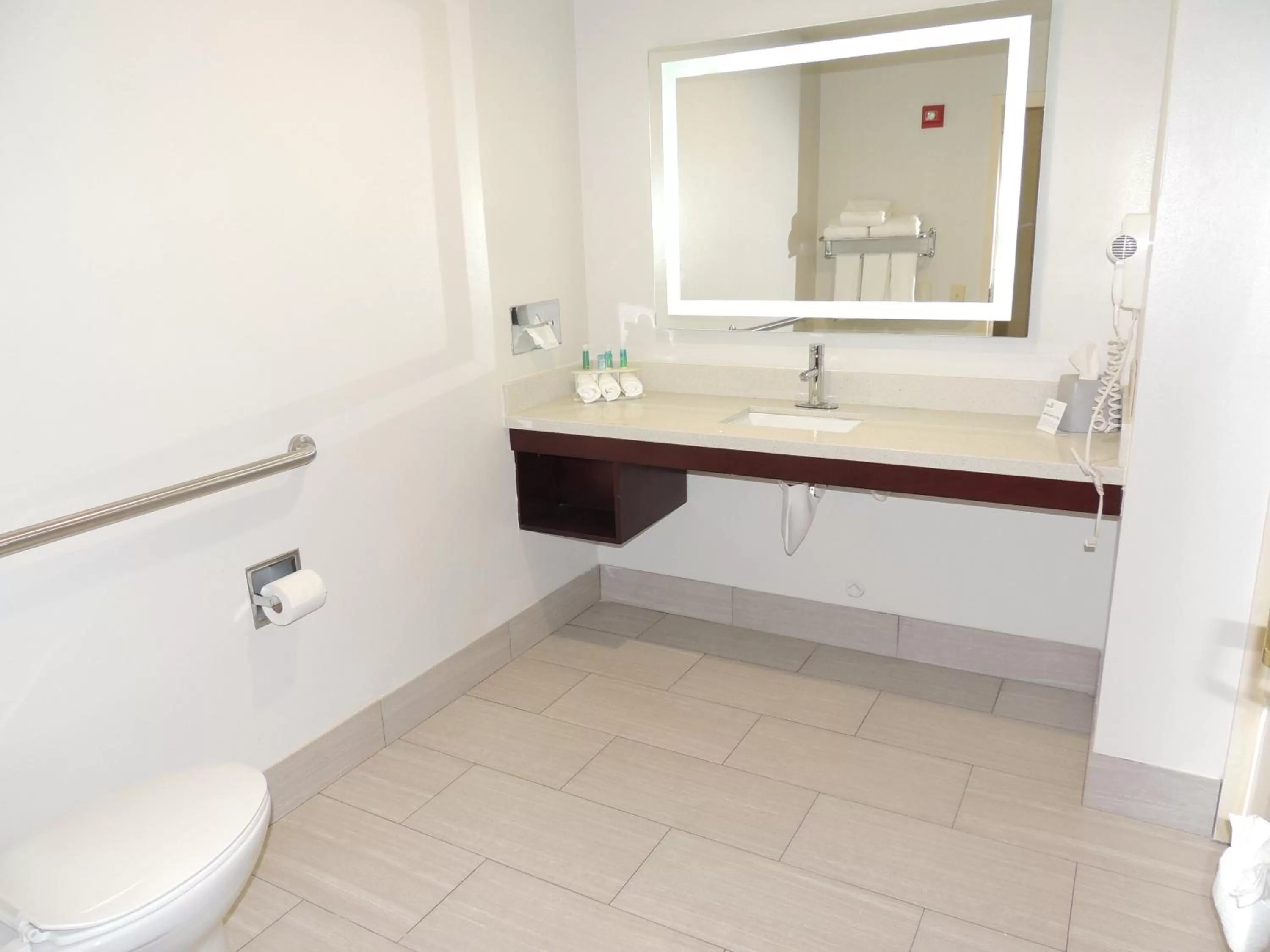 Photo of the whole room in Holiday Inn Express Trussville by IHG