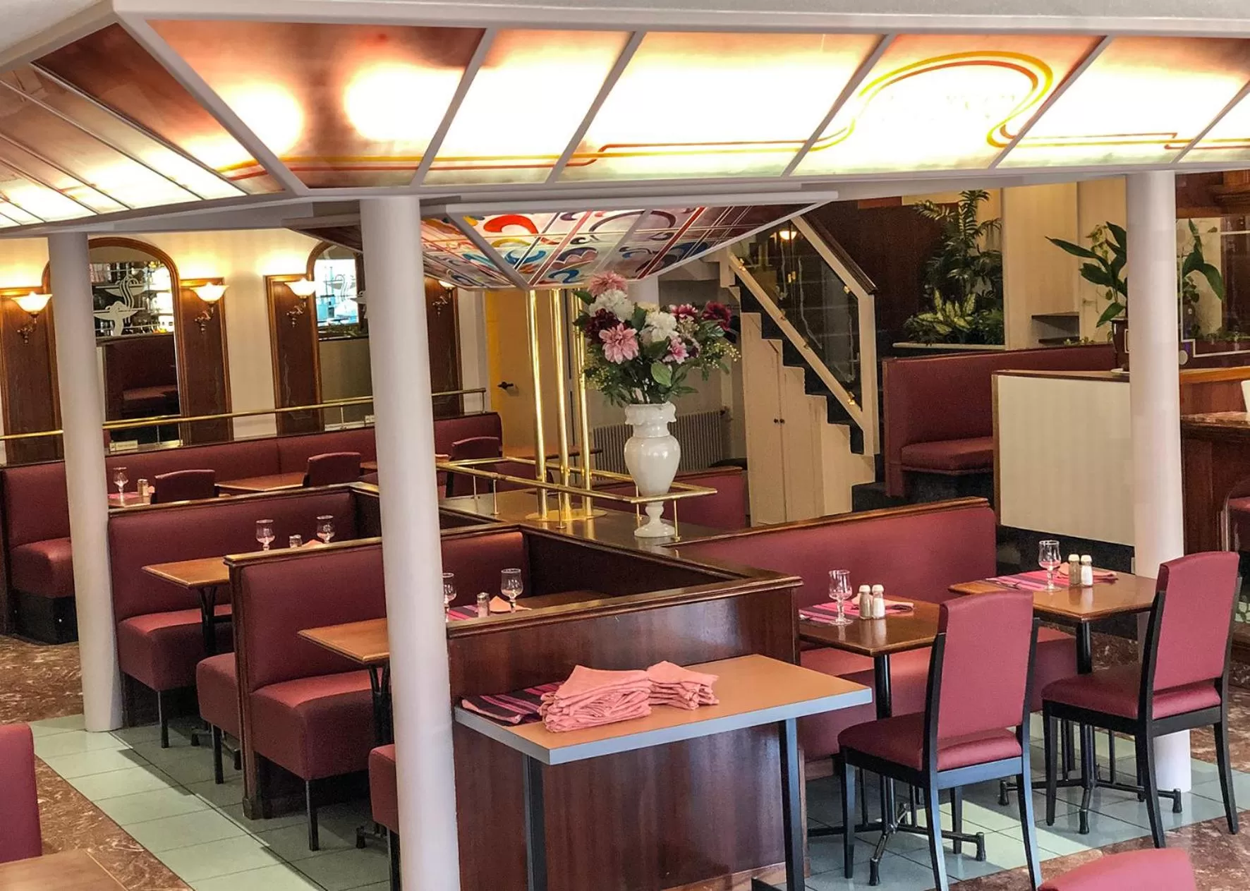 Nightclub / DJ in Le CESAR HOTEL