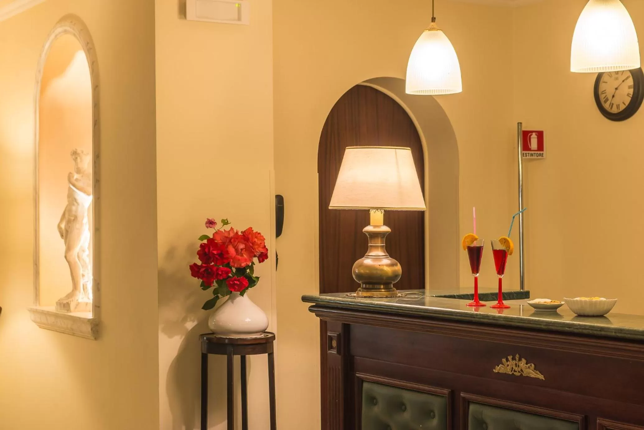 Lounge or bar in Hotel Columbus sul Lago