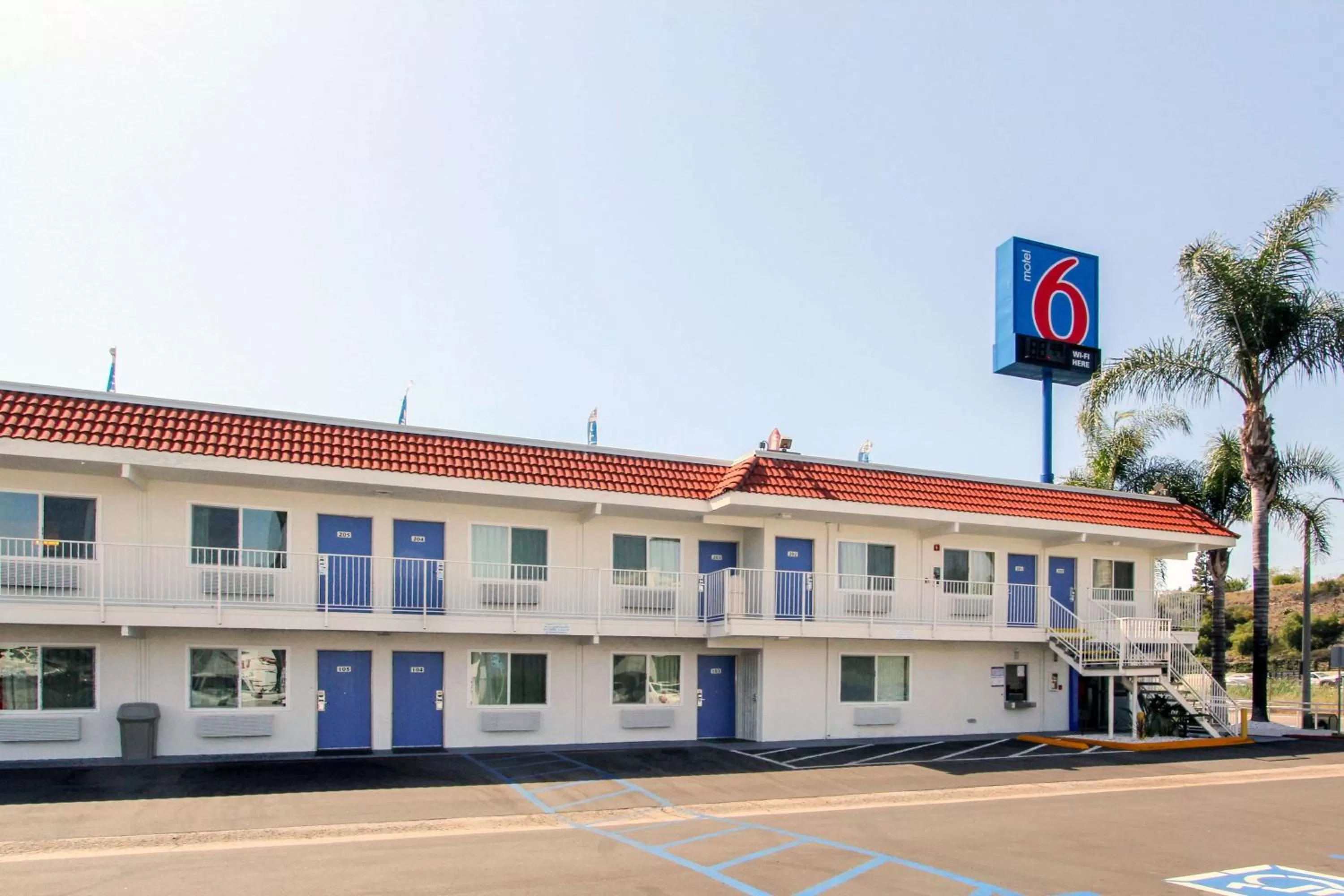 Property building in Motel 6-La Mesa, CA - San Diego