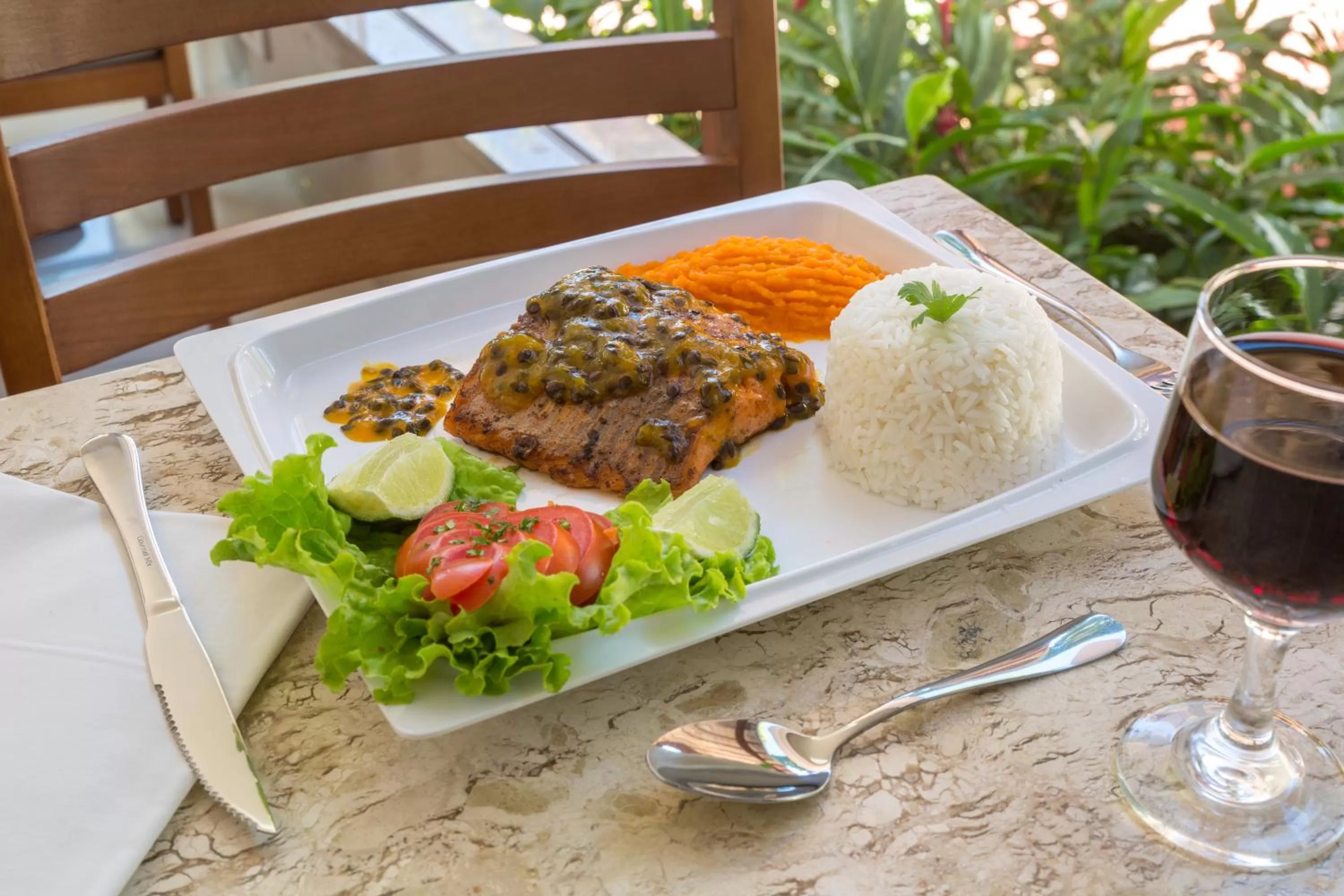 Food and drinks in Floral Inn Family