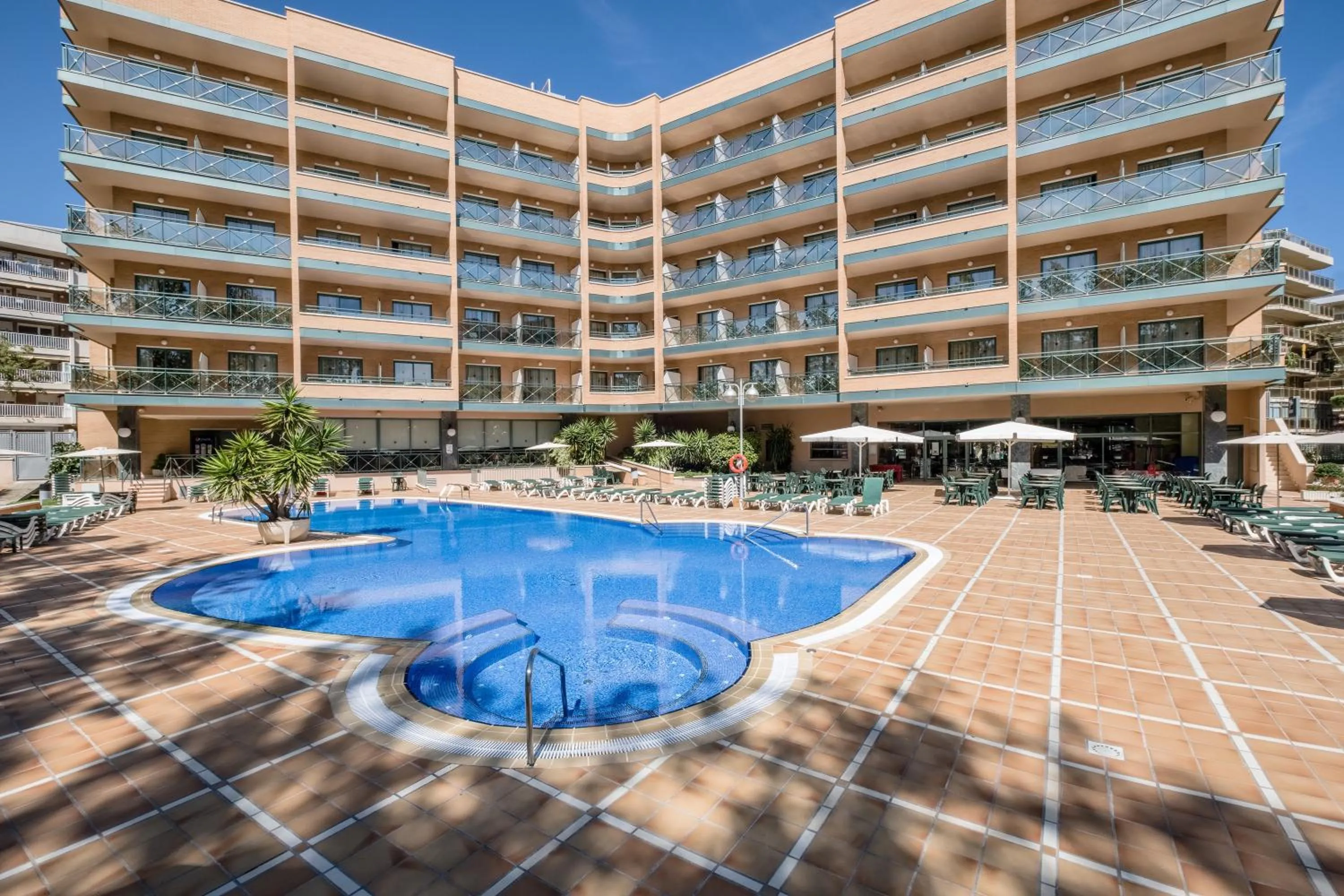 Swimming pool in Hotel California Palace