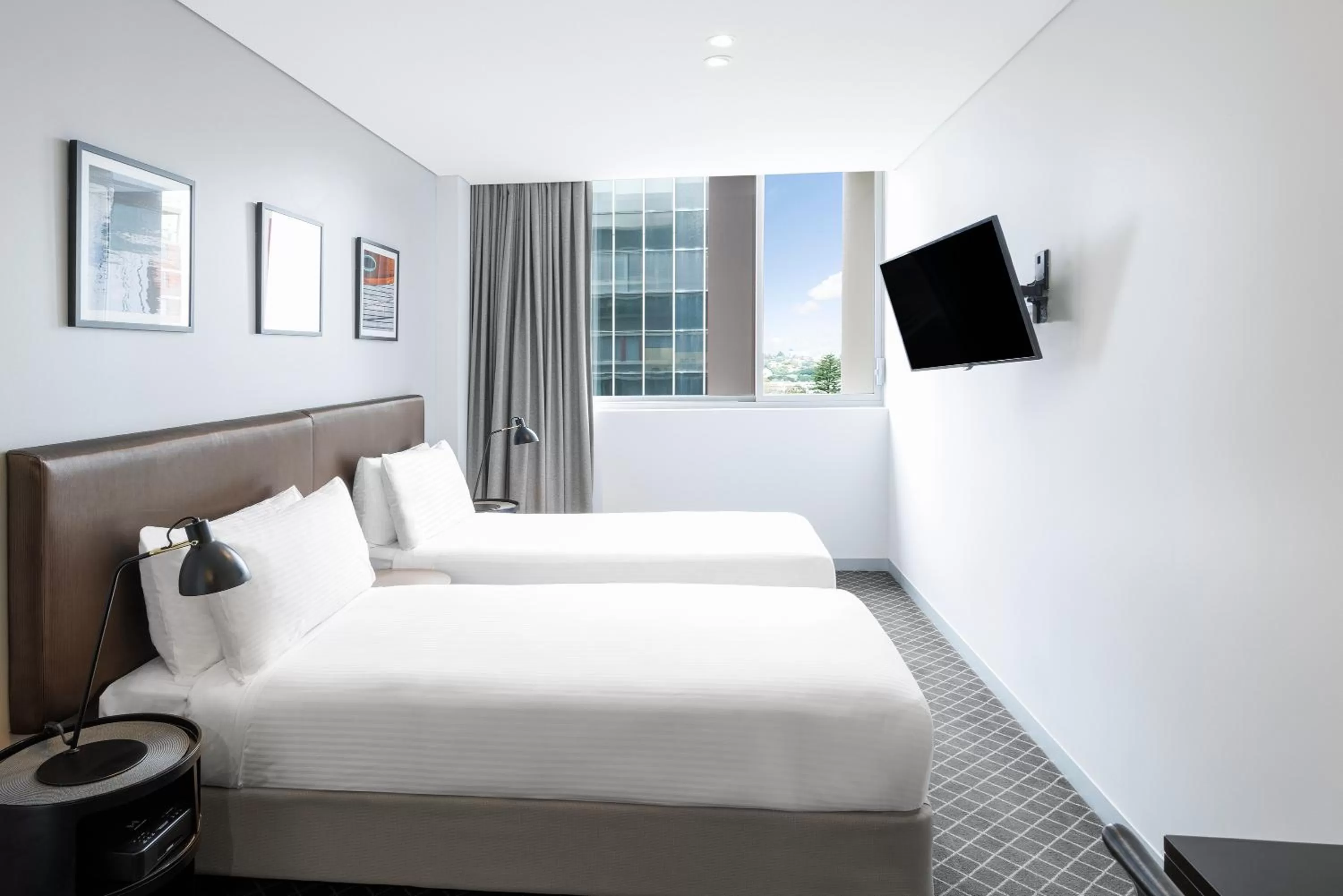 Bed in Holiday Inn & Suites Sydney Bondi Junction by IHG