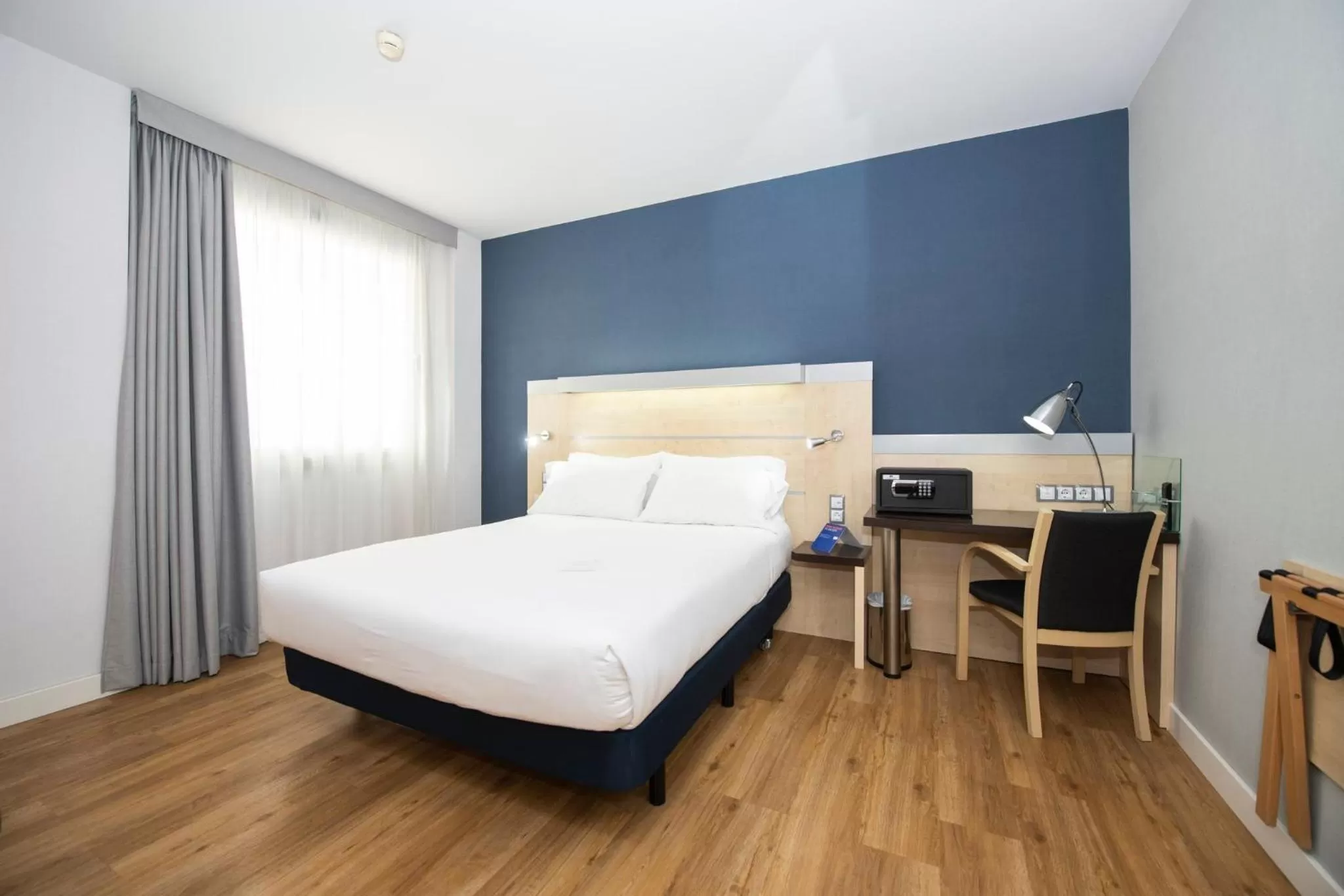 Photo of the whole room, Bed in Holiday Inn Express Barcelona City 22@ by IHG